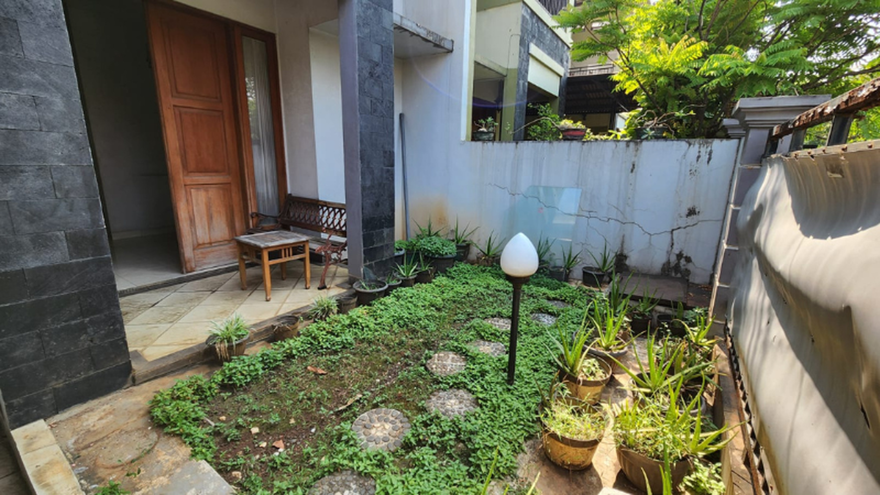 Rumah 2 Lantai di Villa Taman Galaxy