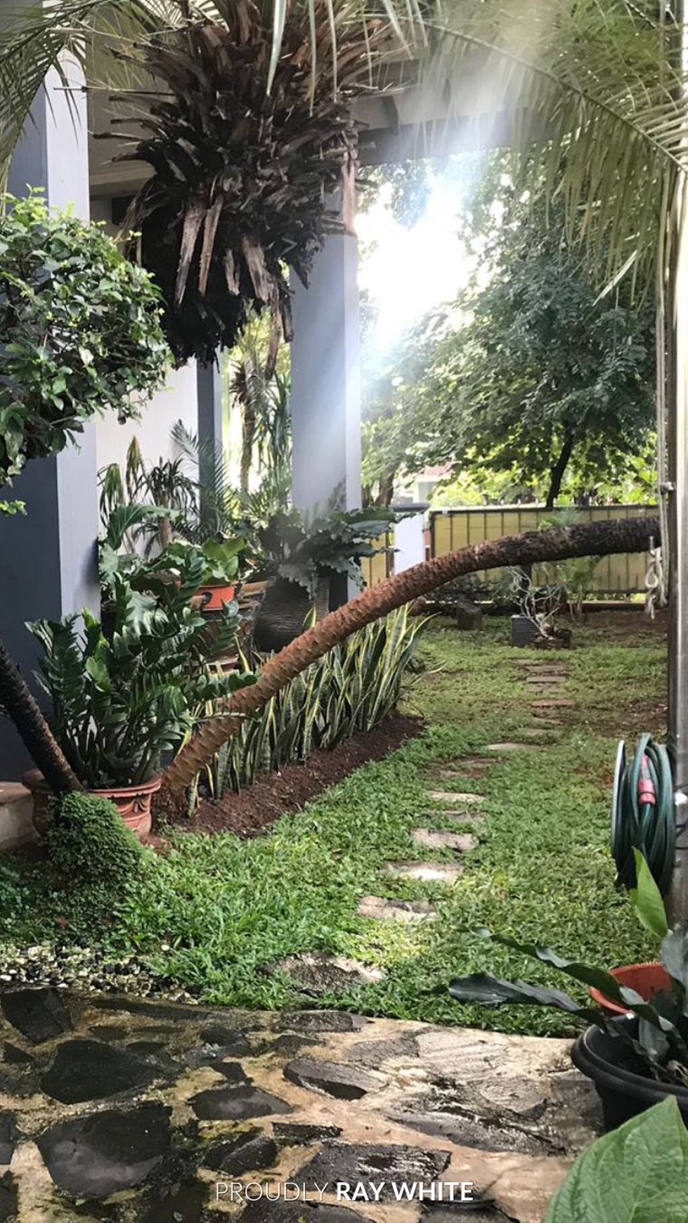 Rumah Mewah di Taman Berdikari Sentosa, Rawamangun.