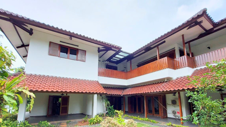 Rumah Mewah 3 Lantai Area Elite Lokasi Strategis di Pondok Indah, Jakarta Selatan