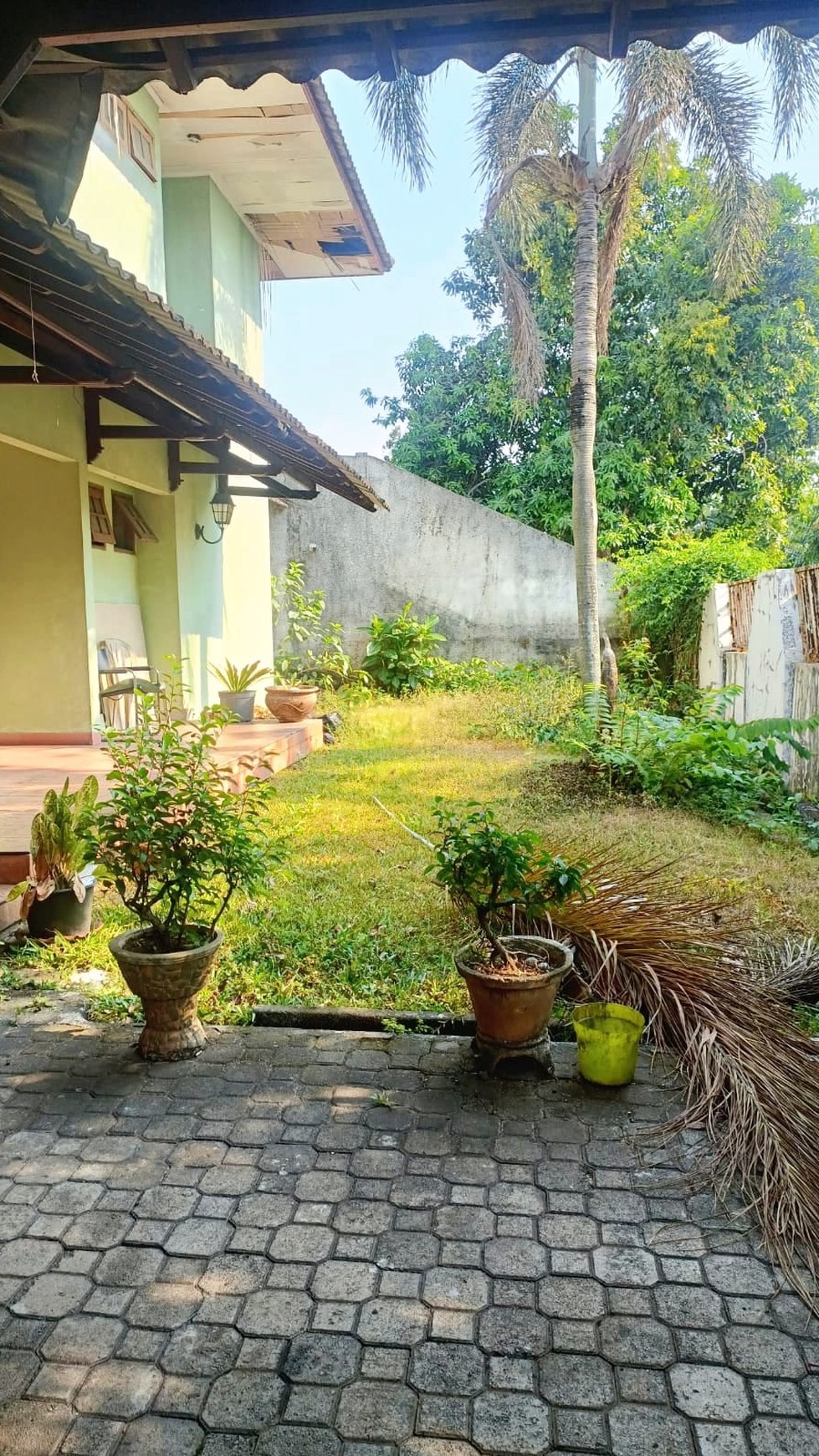 Rumah nyaman dan asri, bebas banjir, lokasi strategis di Bintaro - Jaksel