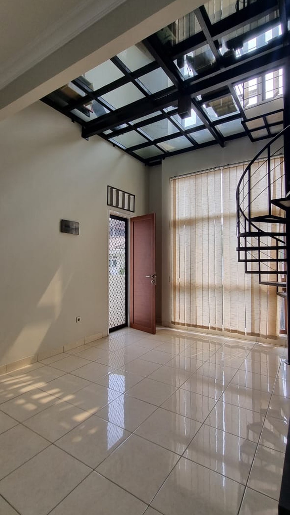 Rumah Siap Huni dengan Hunian Nyaman & Terdapat Mezanine @Bintaro