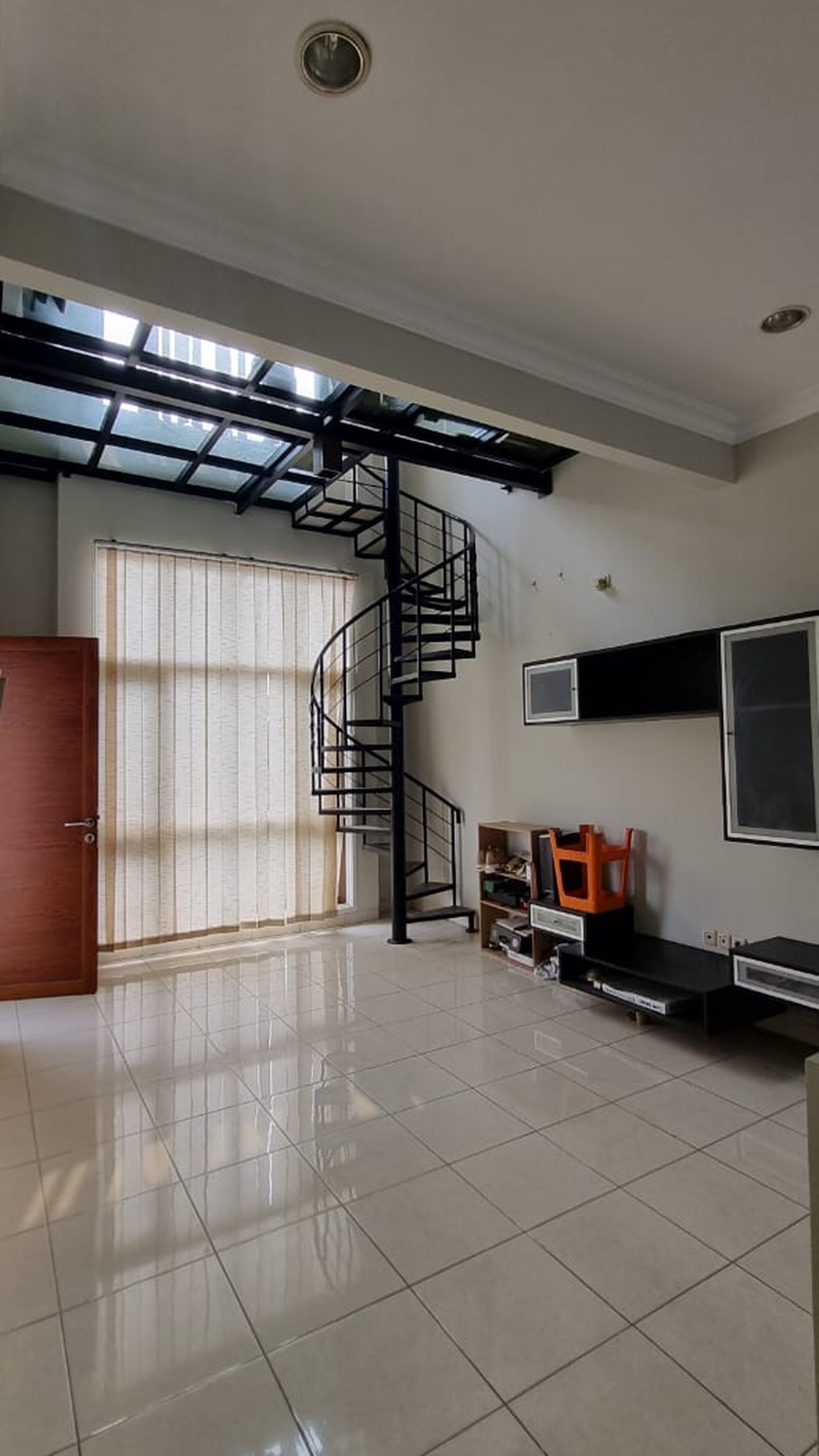 Rumah Siap Huni dengan Hunian Nyaman & Terdapat Mezanine @Bintaro