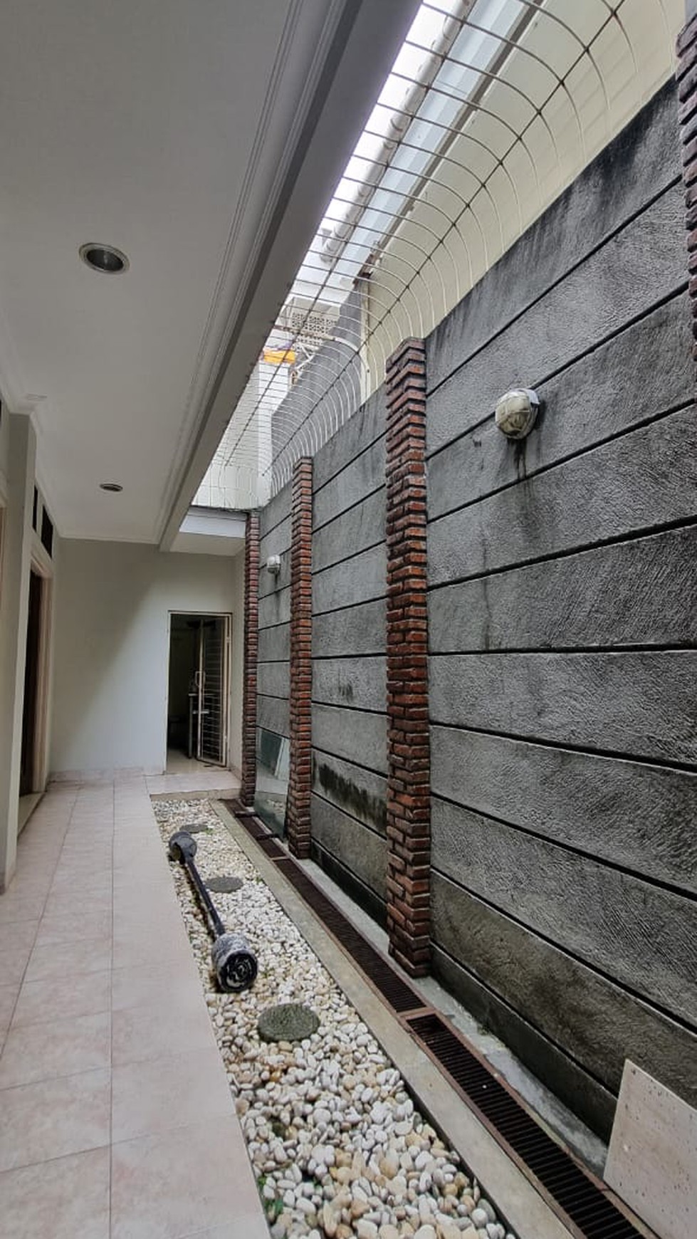 Rumah Siap Huni dengan Hunian Nyaman & Terdapat Mezanine @Bintaro