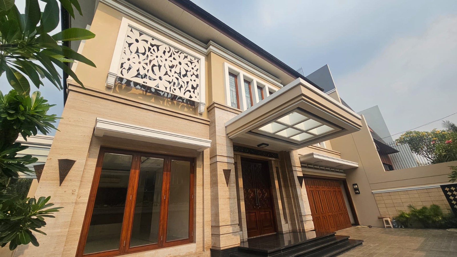 Pondok Indah Luas 890 Rumah Modern Mewah Dengan Kolam Renang