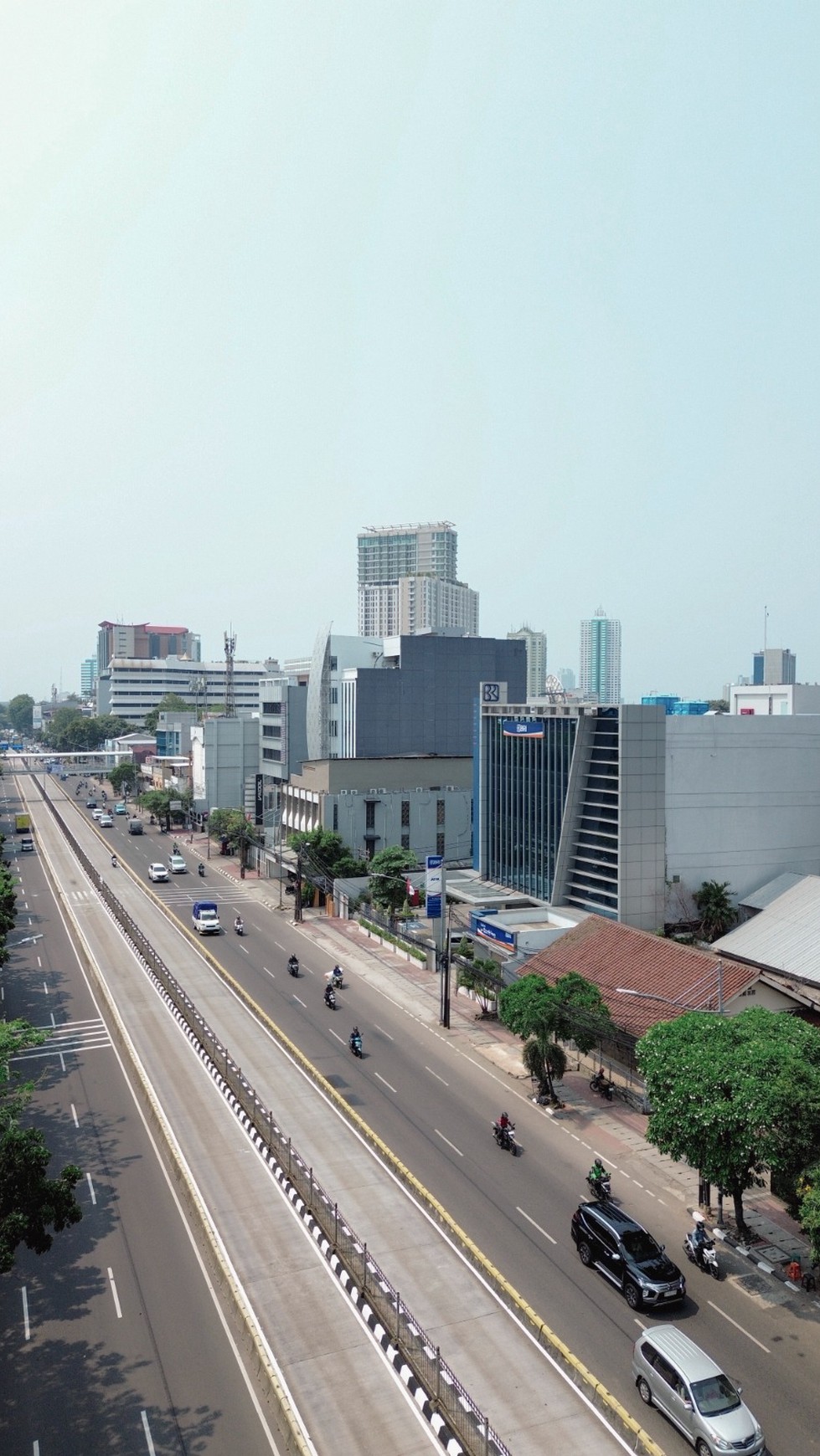 Gedung 5 lantai murah harga  di bawah NJOP, Lokasi Ok di Gunung Sahari 