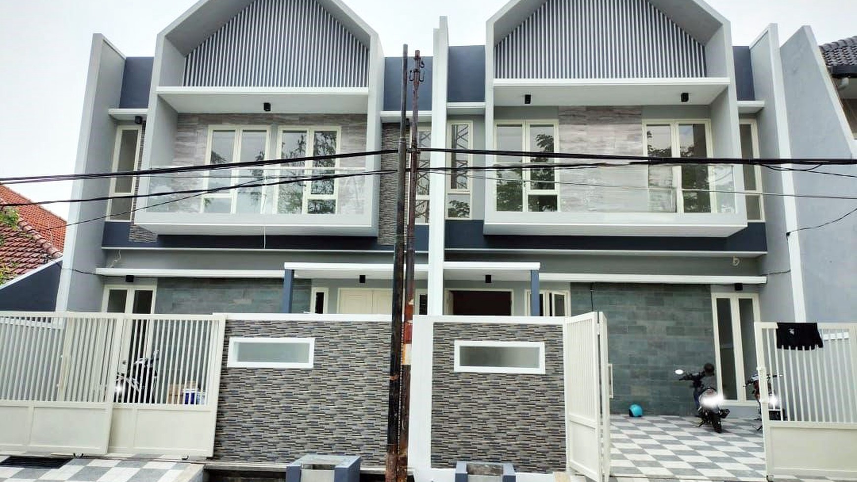 Rumah Baru Gress di Manyar Tirtomoyo Surabaya Timur, Minimalis, 2 Lantai, SHM, Sisa tinggal 1 unit aja... Buruan !!!!