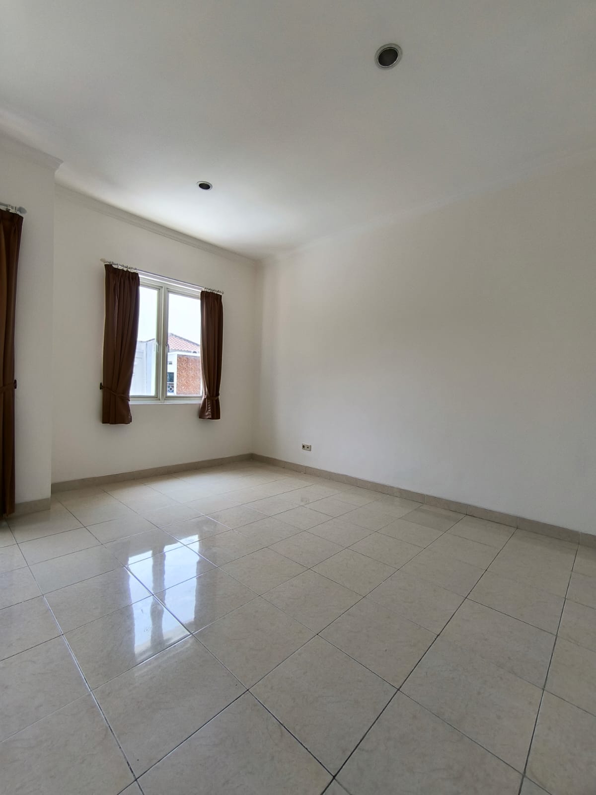 RUMAH DIJUAL JALAN AMETHYST JAKARTA BARAT