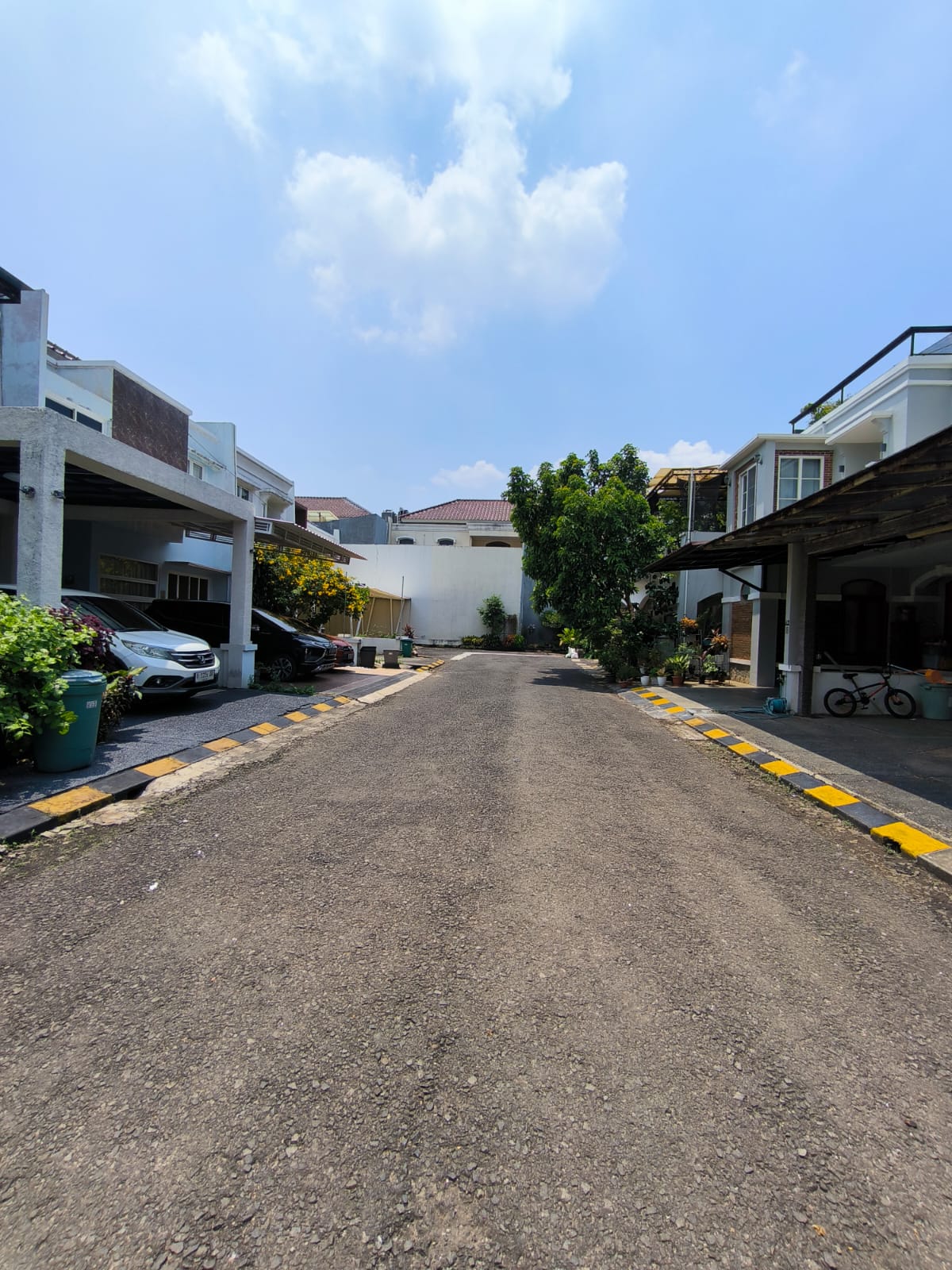 RUMAH DIJUAL JALAN AMETHYST JAKARTA BARAT