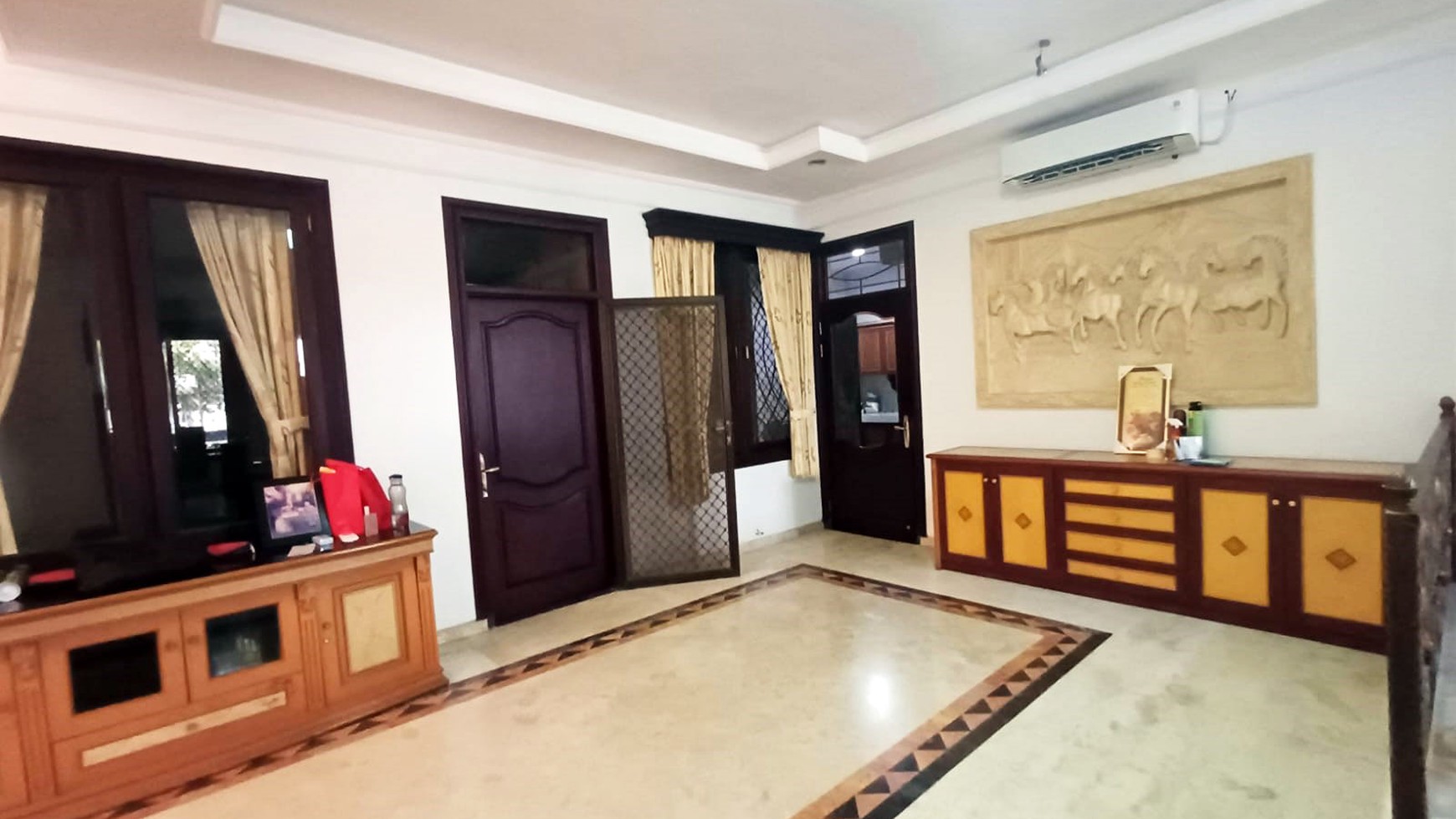 Rumah Mewah di Nginden Intan Barat Surabaya Timur, Furnished, Hook/Pojokan, Siap Huni