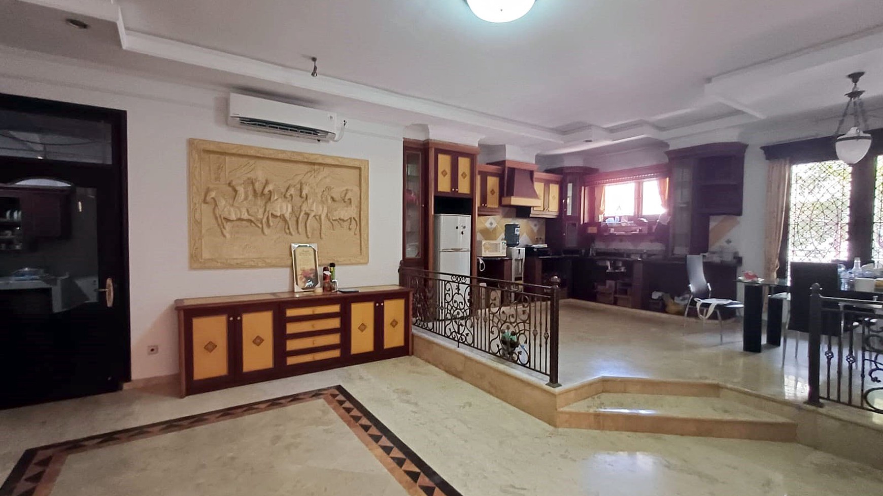 Rumah Mewah di Nginden Intan Barat Surabaya Timur, Furnished, Hook/Pojokan, Siap Huni