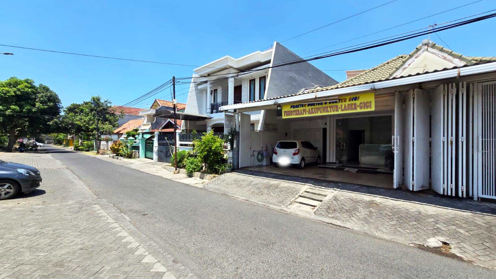 Rumah di Pucang Anom Timur Surabaya Timur, 2 Lantai, Row Jalan depan lebar, Cocok untuk usaha/Kantor/Klinik..!!!