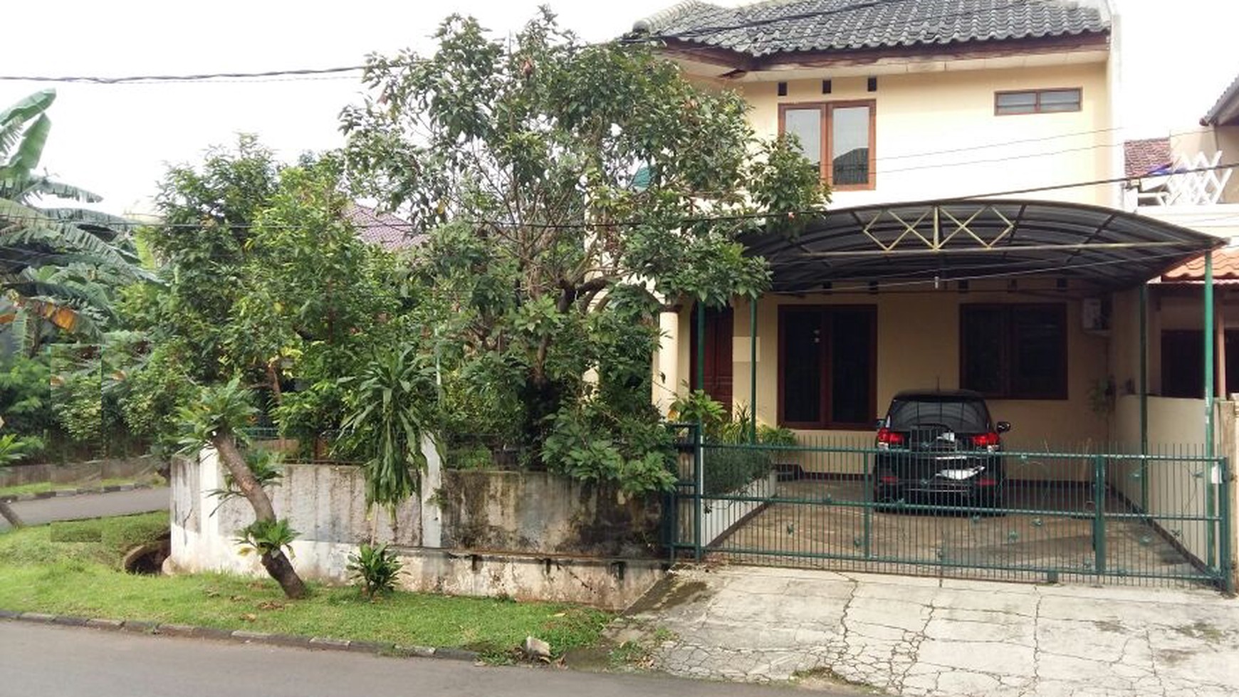 Rumah siap huni, luas tanah besar, bagus di Bintaro, DKI Jakarta Selatan.