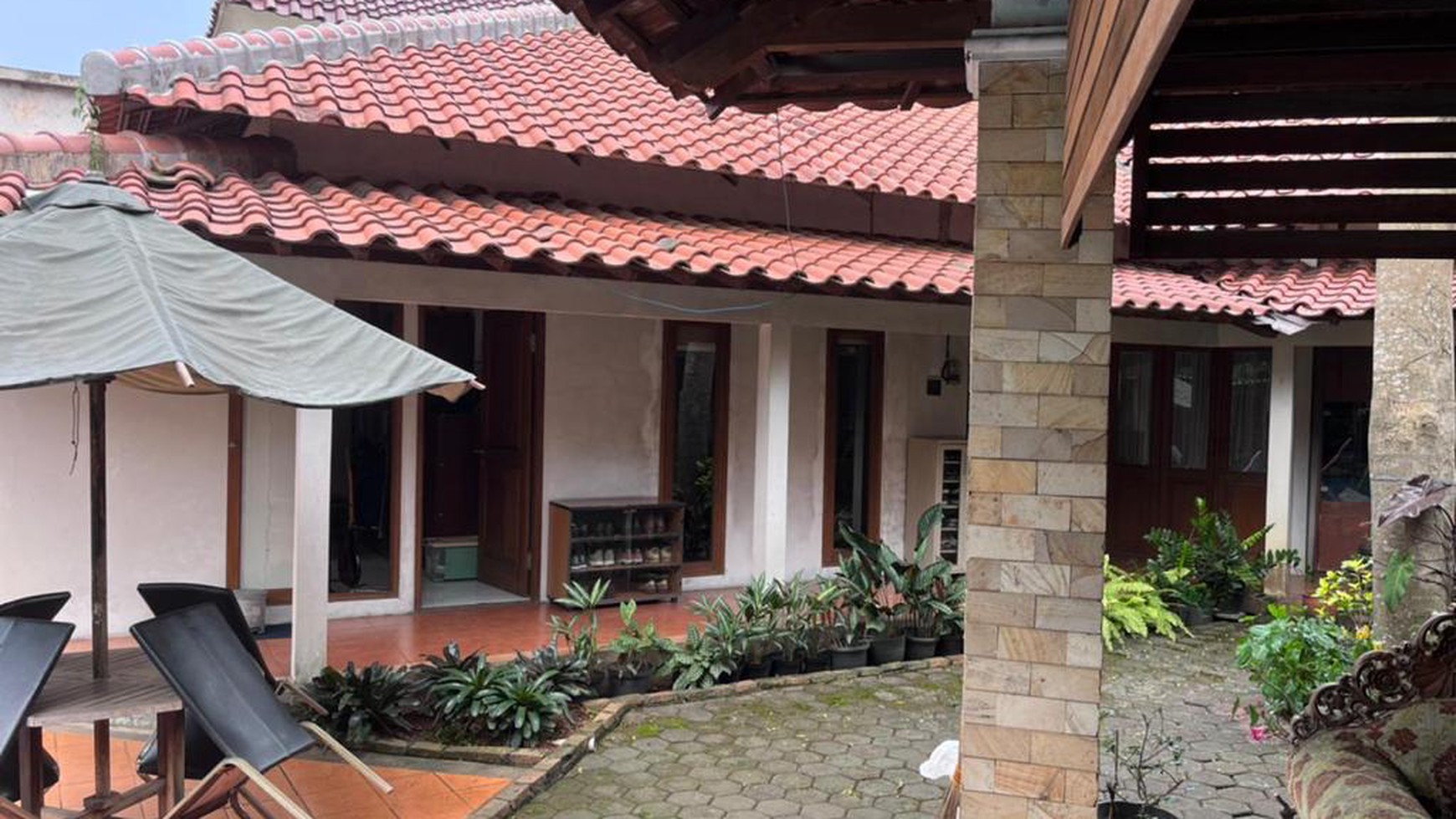 Rumah Cantik, Luxury, dengan Private Swimming Pool, dalam Cluster di Bintaro Sektor 9.