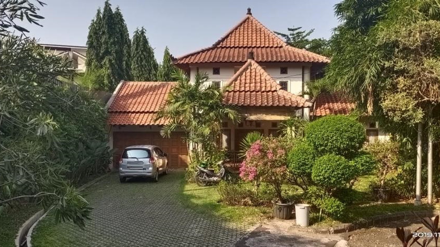 Rumah Cantik, Luxury, dengan Private Swimming Pool, dalam Cluster di Bintaro Sektor 9.