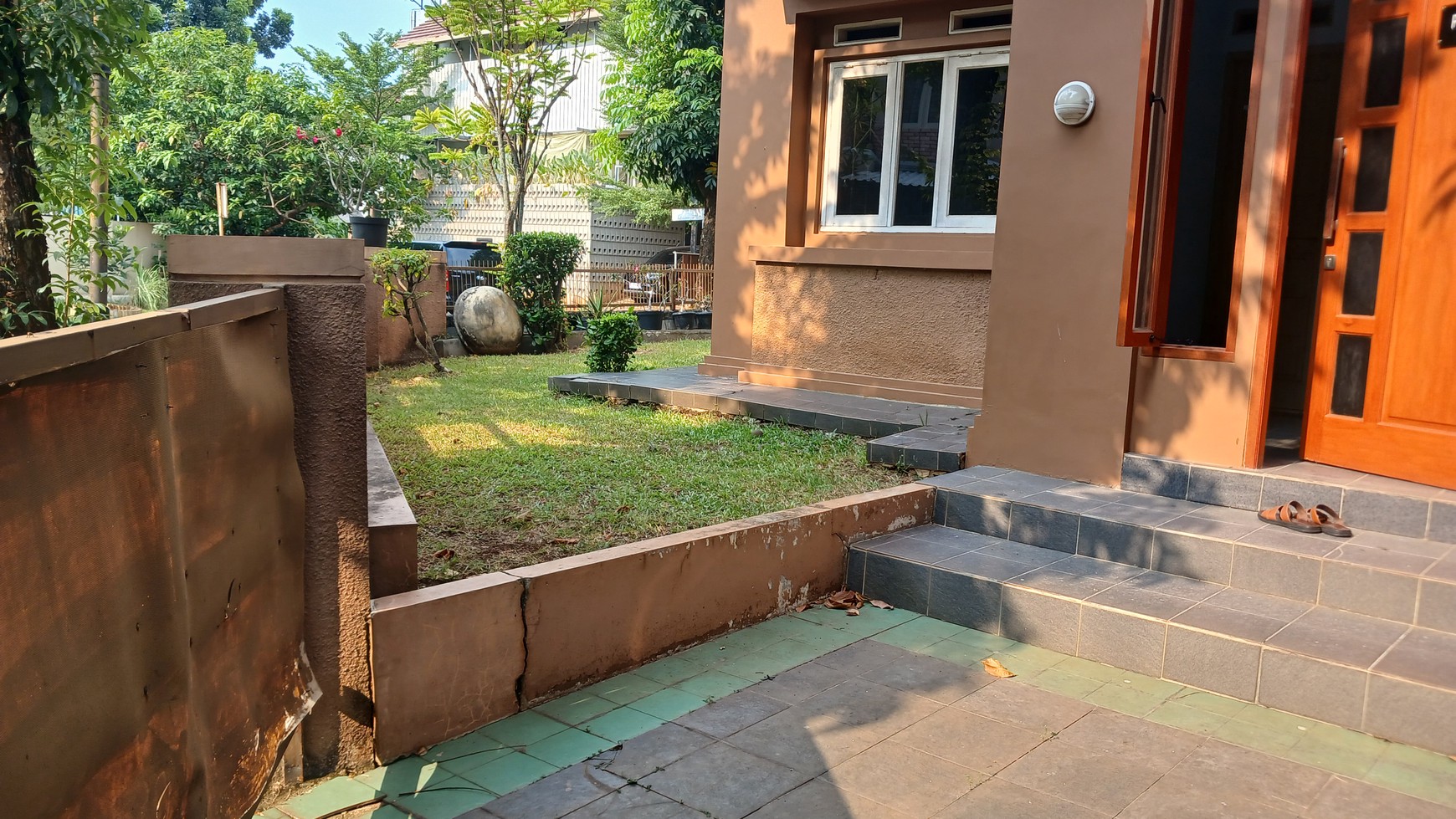 Rumah Hoek, Besar, Bagus, Murah dalam cluster ada Club House Sektor 9 Bintaro