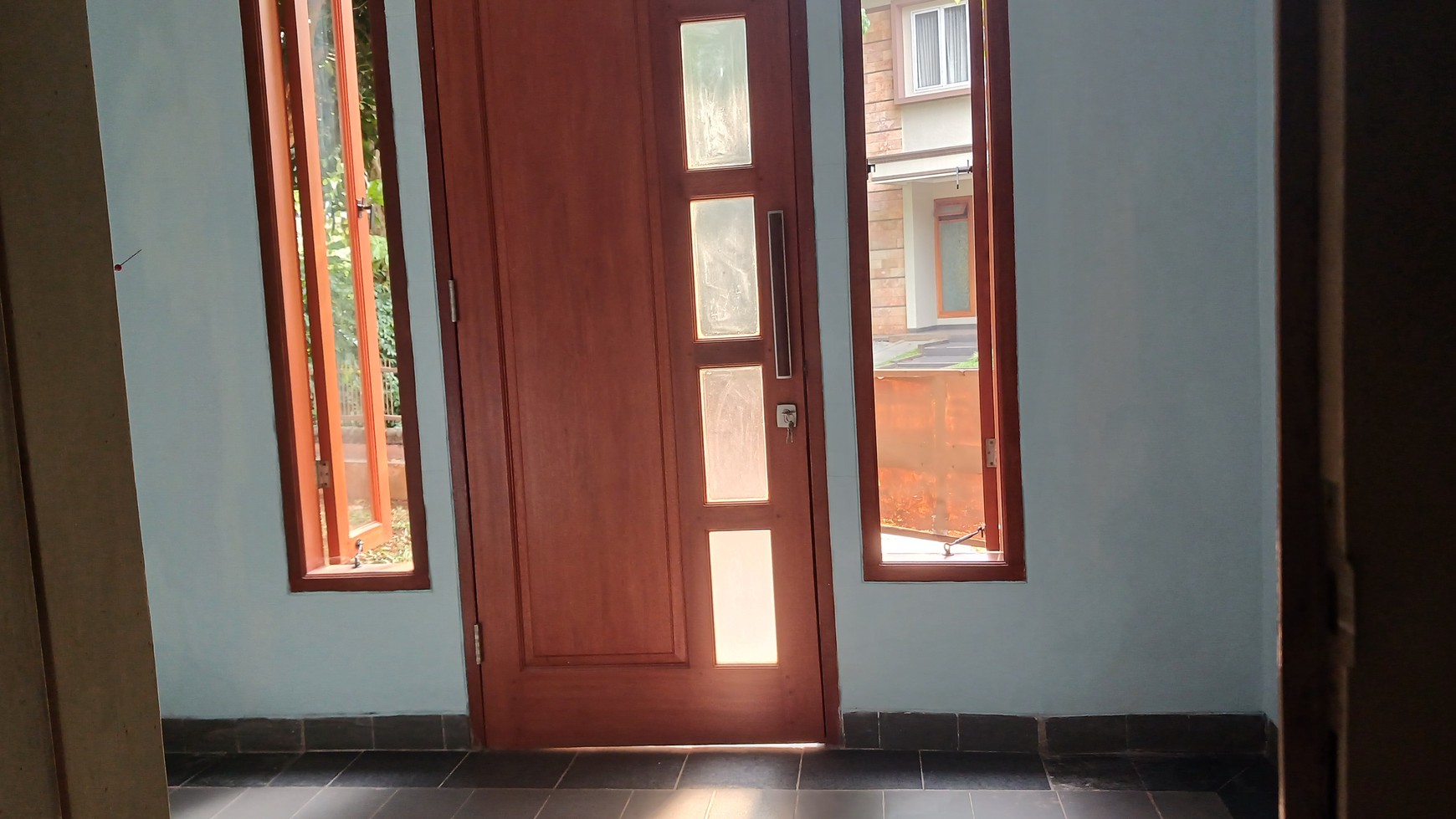 Rumah Hoek, Besar, Bagus, Murah dalam cluster ada Club House Sektor 9 Bintaro