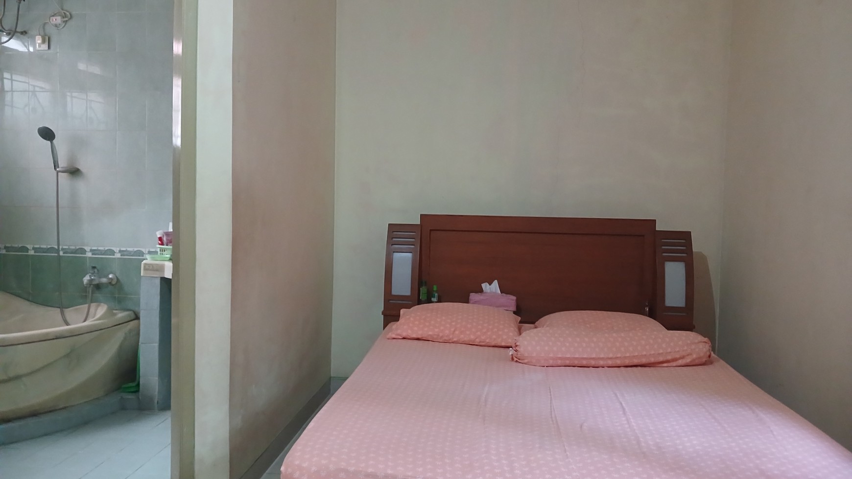 Rumah Hoek, Besar, Bagus, Murah dalam cluster ada Club House Sektor 9 Bintaro