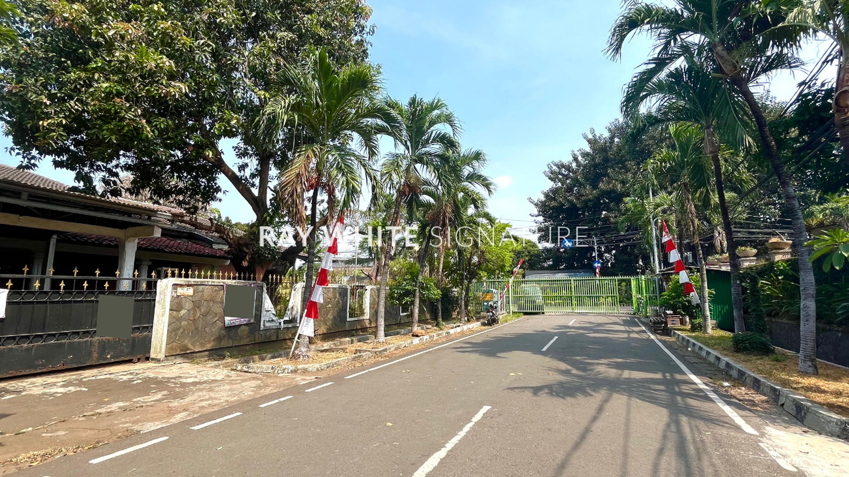 Dijual Rumah Lama Posisi Hook Jalan Utama Jl Kayu Putih Selatan