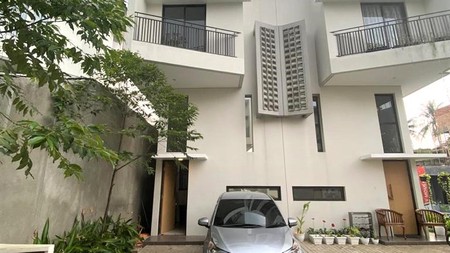 Jual Rumah Modern Minimalis di V Town House Bintaro