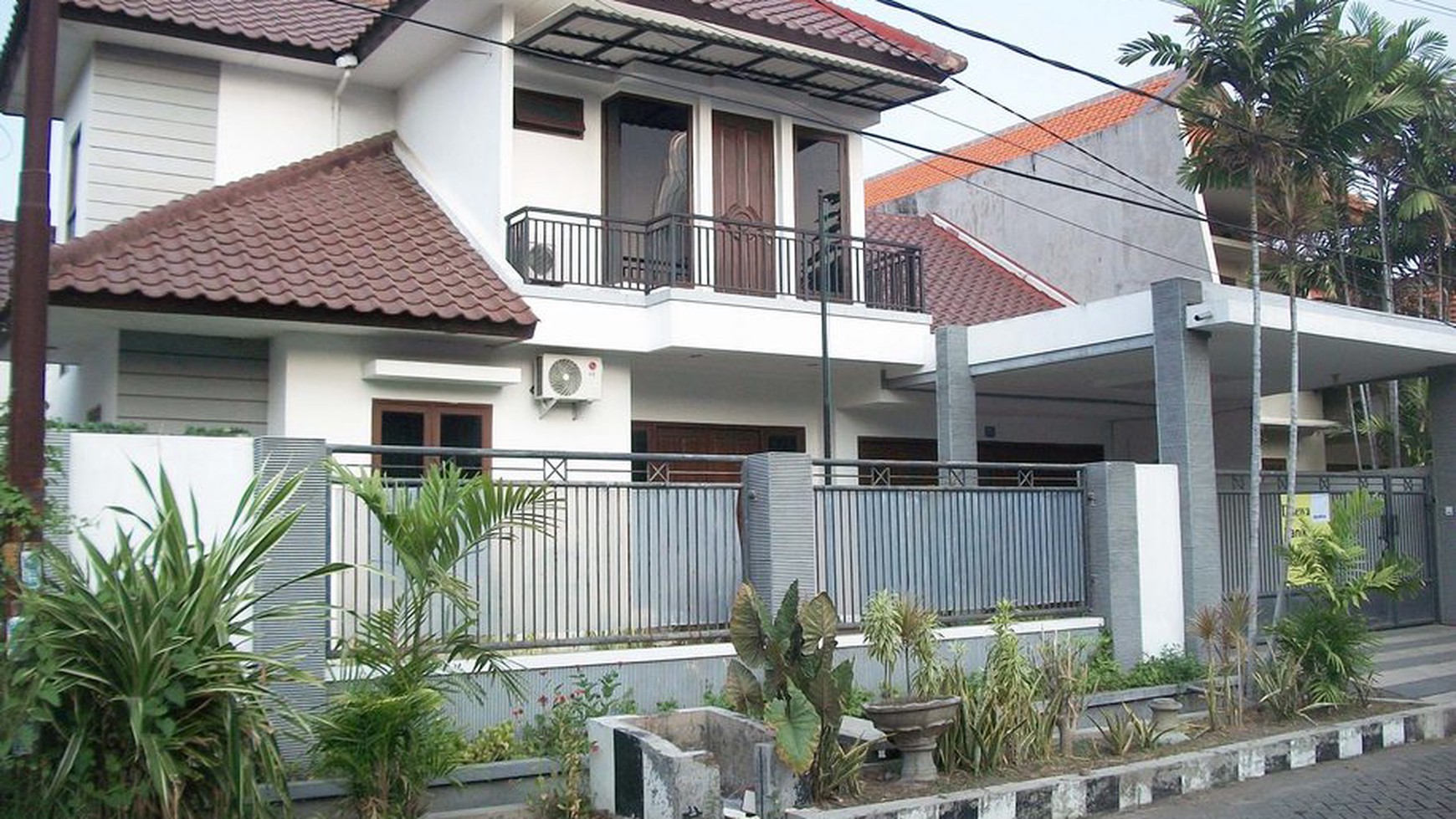 Rumah di Kertamenanggal Surabaya Selatan, Minimalis, Full Furnished, Siap Huni