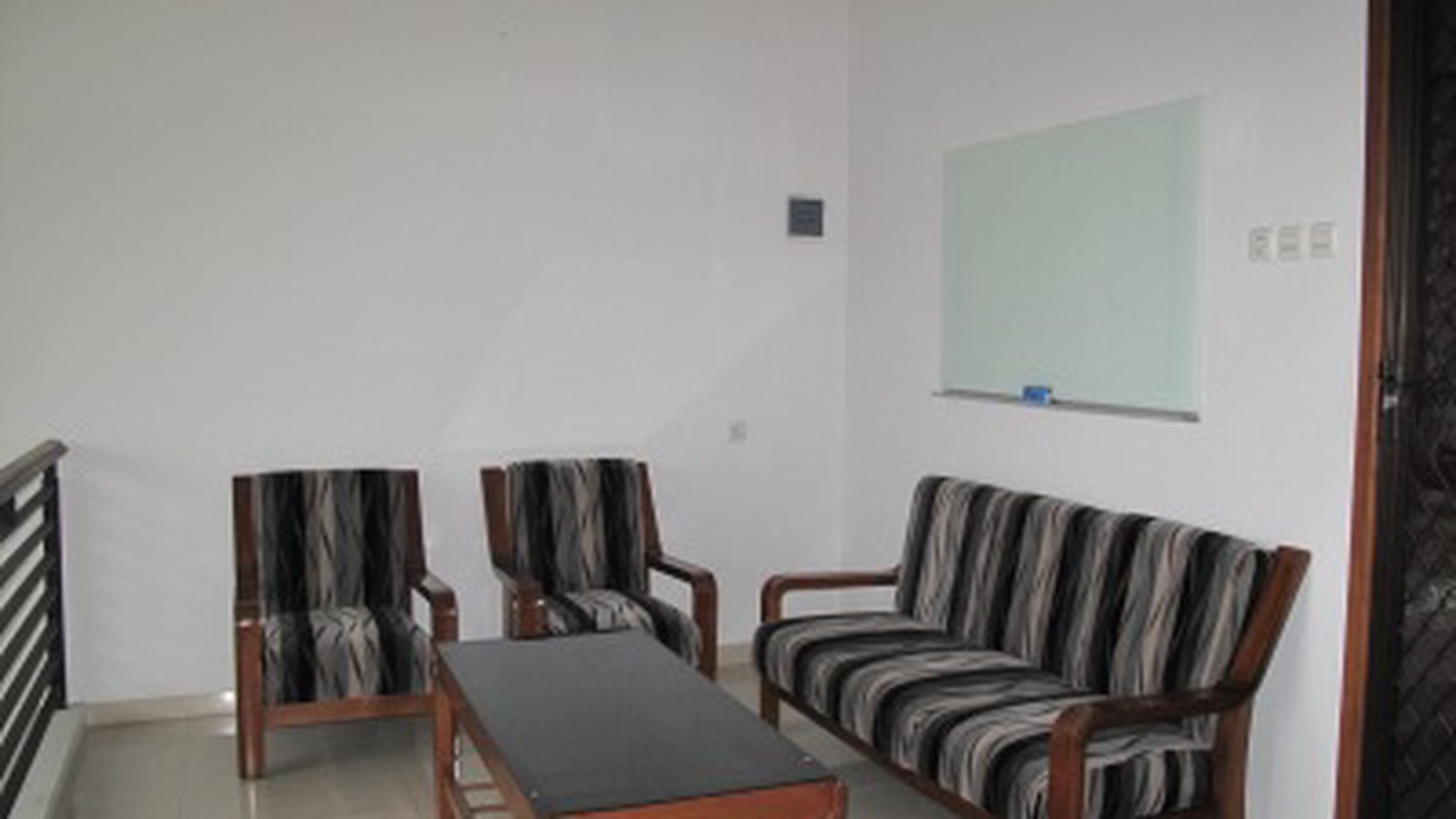 Rumah di Kertamenanggal Surabaya Selatan, Minimalis, Full Furnished, Siap Huni