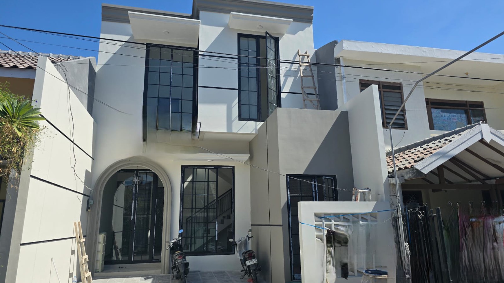 Dijual Rumah Baru Mulyosari Tengah Surabaya Timur - Desain American Classic Modern dekat Pakuwon City, ITS, Galaxy Mall