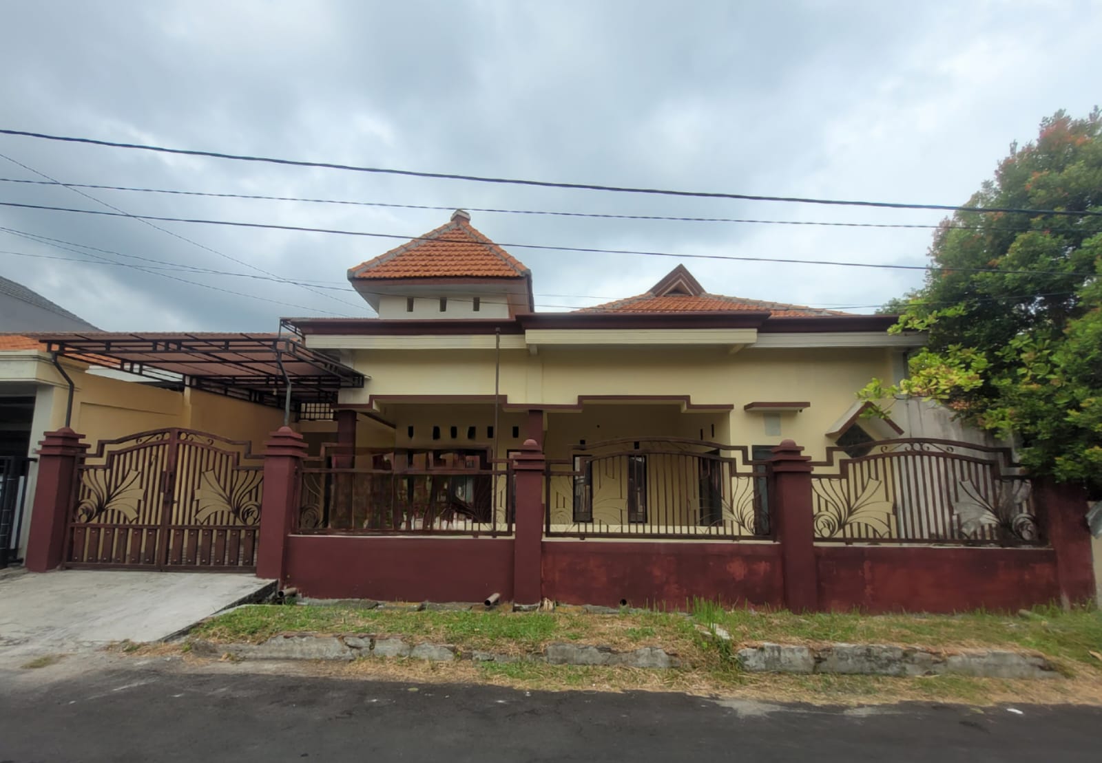 Di Jual Cepat Rumah Dekat SMA Petra, Jemur Andayani, Surabaya Selatan