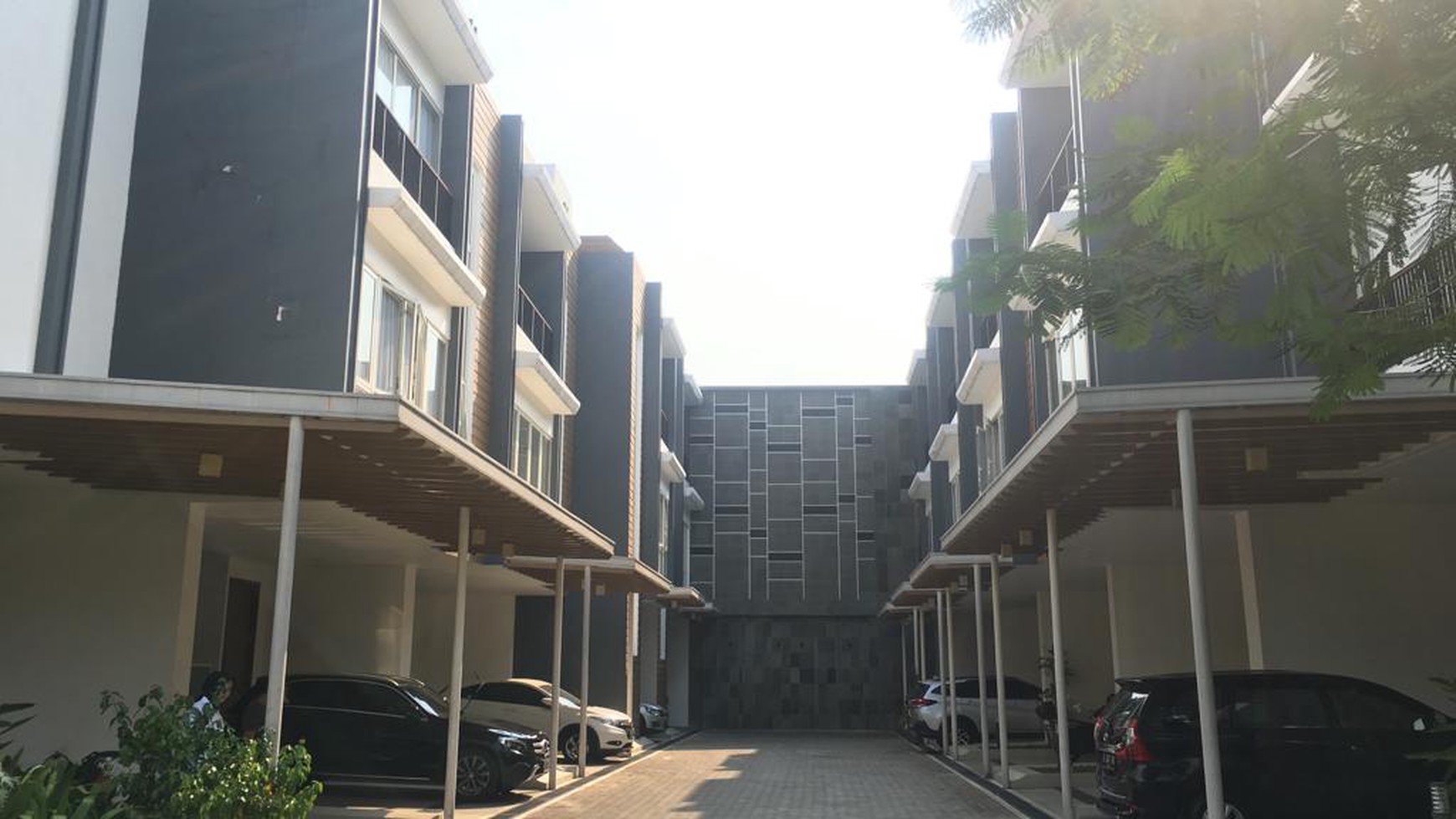 Rumah di Grandaria Utara JakSel