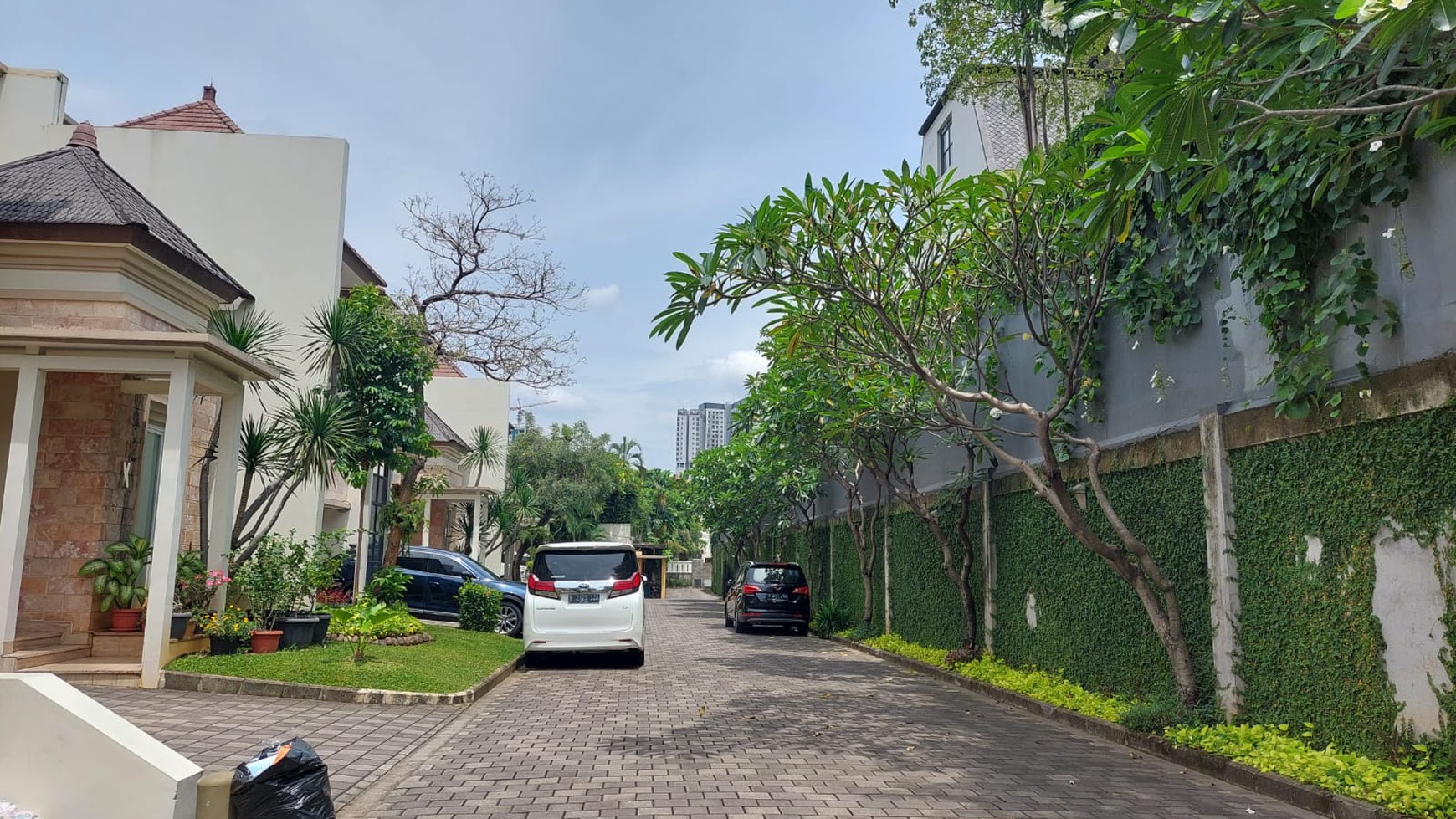 Rumah cantik di Pejaten Jakarta Selatan.