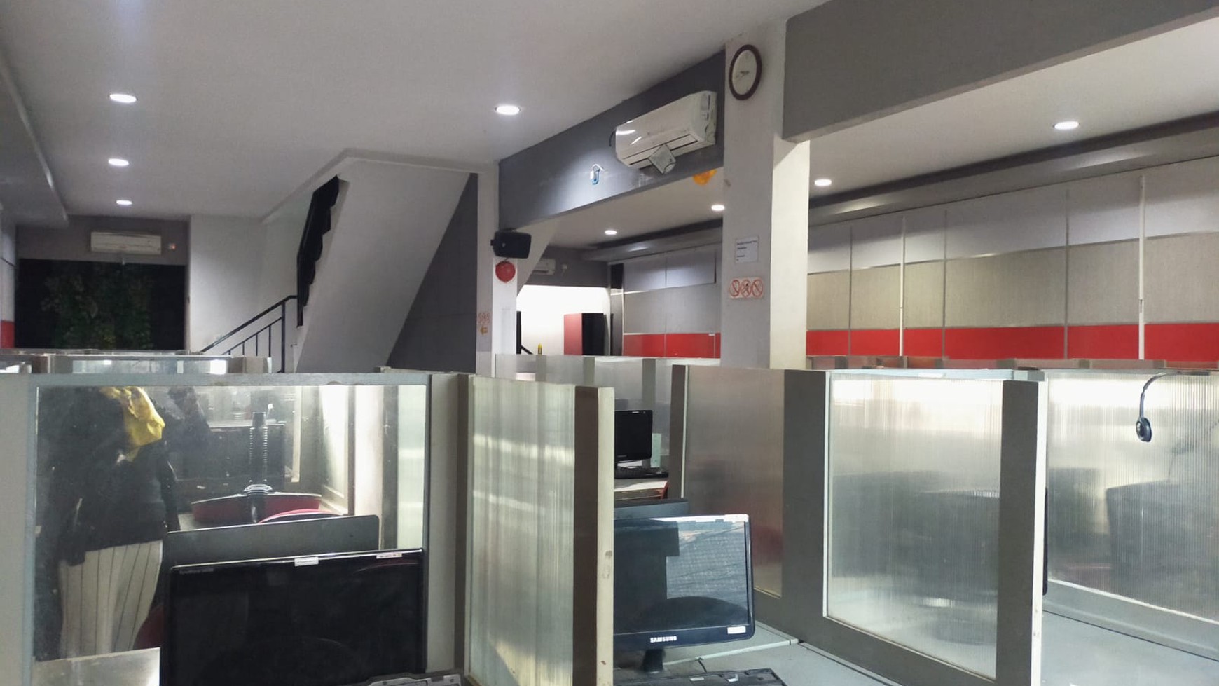 Dijual Ruko 3 lantai  ( ada 2 unit ruko) di Jl Mampang Prapatan Jakarta Selatan