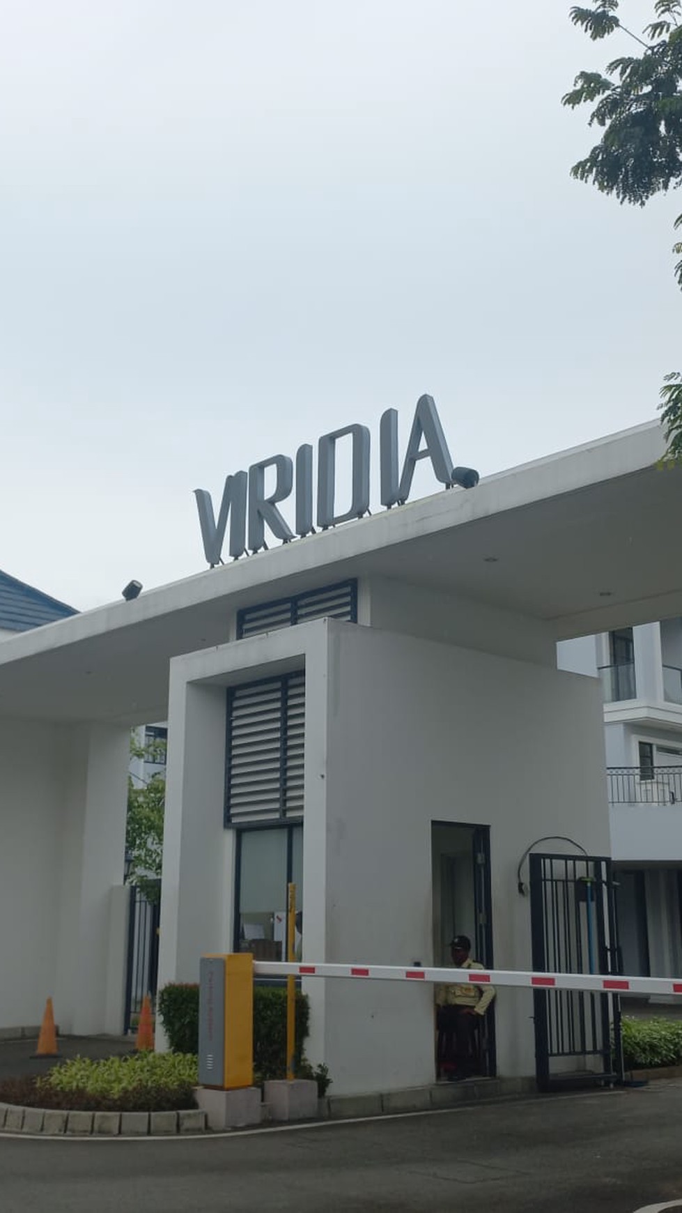 Rumah Modern Cluster Viridia Lavon 2 Tangerang