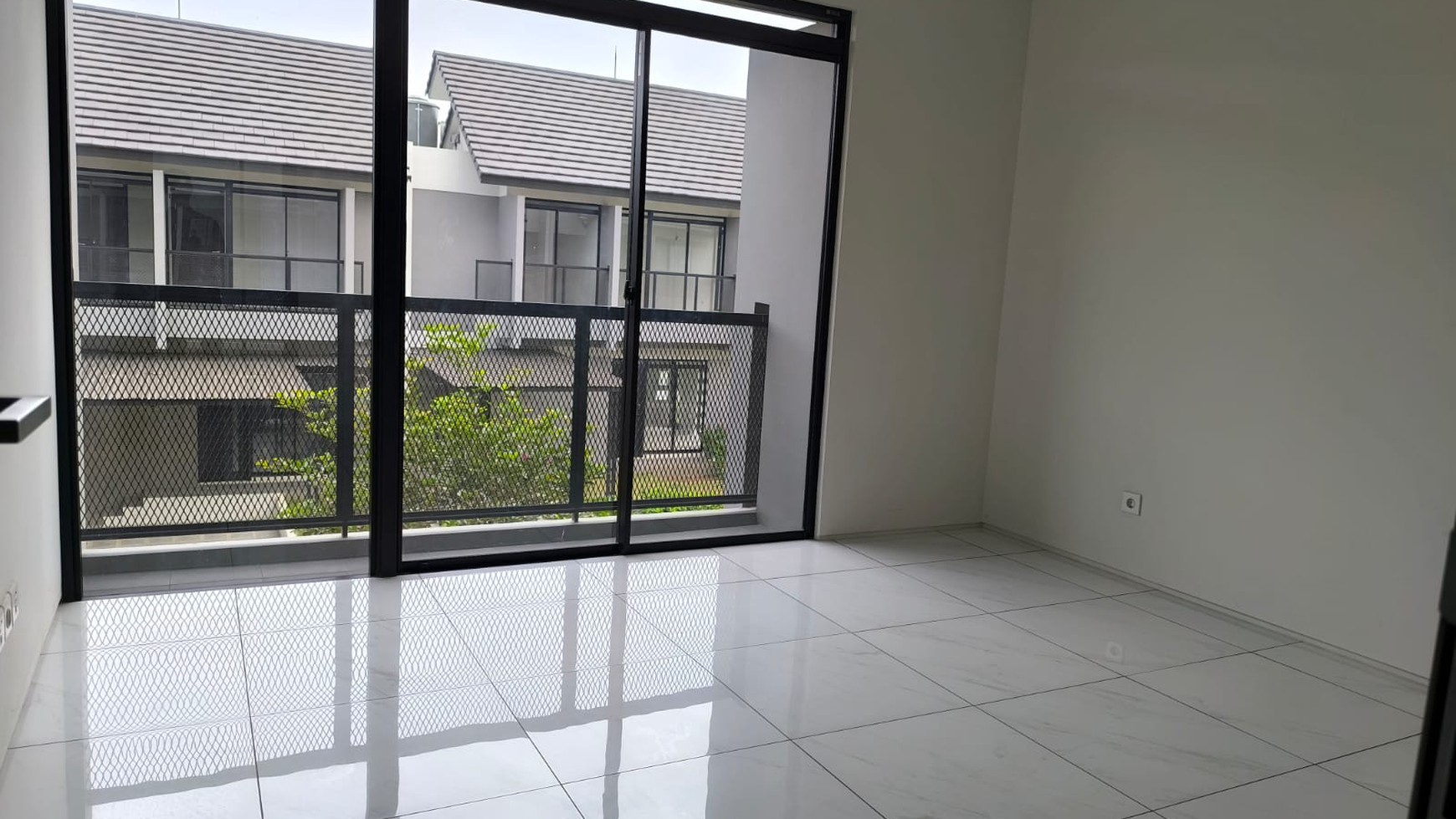 Rumah Minimalis Modern Smart Home 2 Lantai di Kota Baru Parahyangan