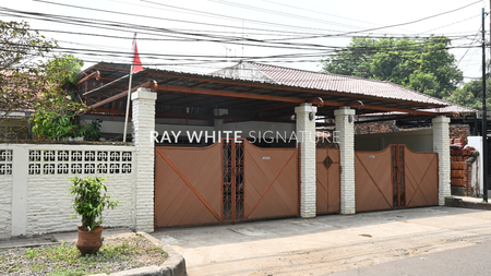 Rumah dijual di Wijaya, Area Strategis bisa untuk usaha