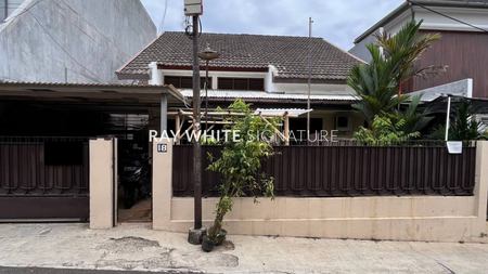 Dijual Rumah Lama Cocok Untuk Jadi Kost Lokasi Jl. Benda Di Sebrang Panglima Polim Kebayoran Baru