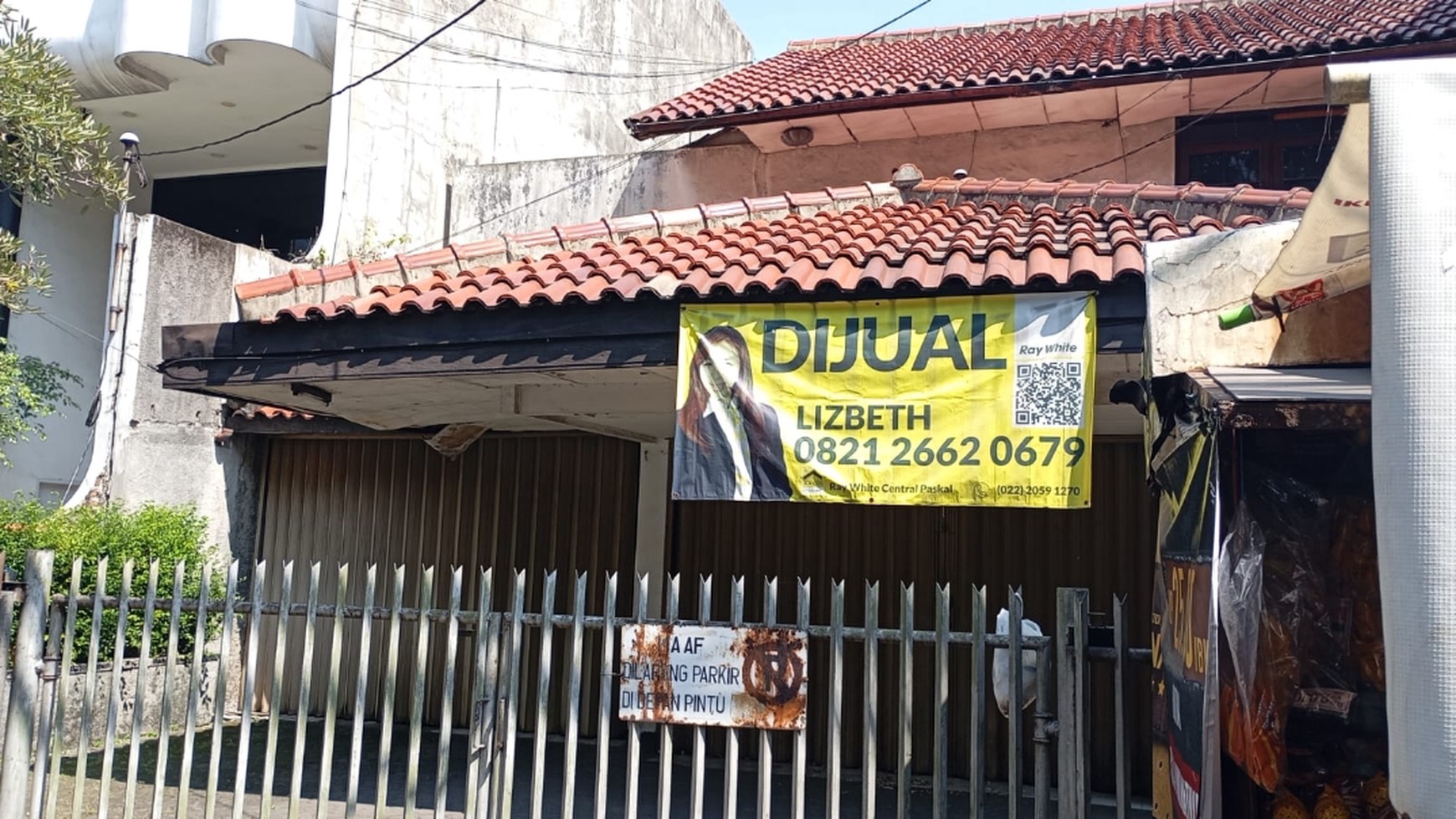 FOR SALE / RENT HOUSE & BUSINESS SPACE RIGHT OPPOSITE HASAN SADIKIN HOSPITAL SUITABLE FOR COMMERCIAL & BUSINESS