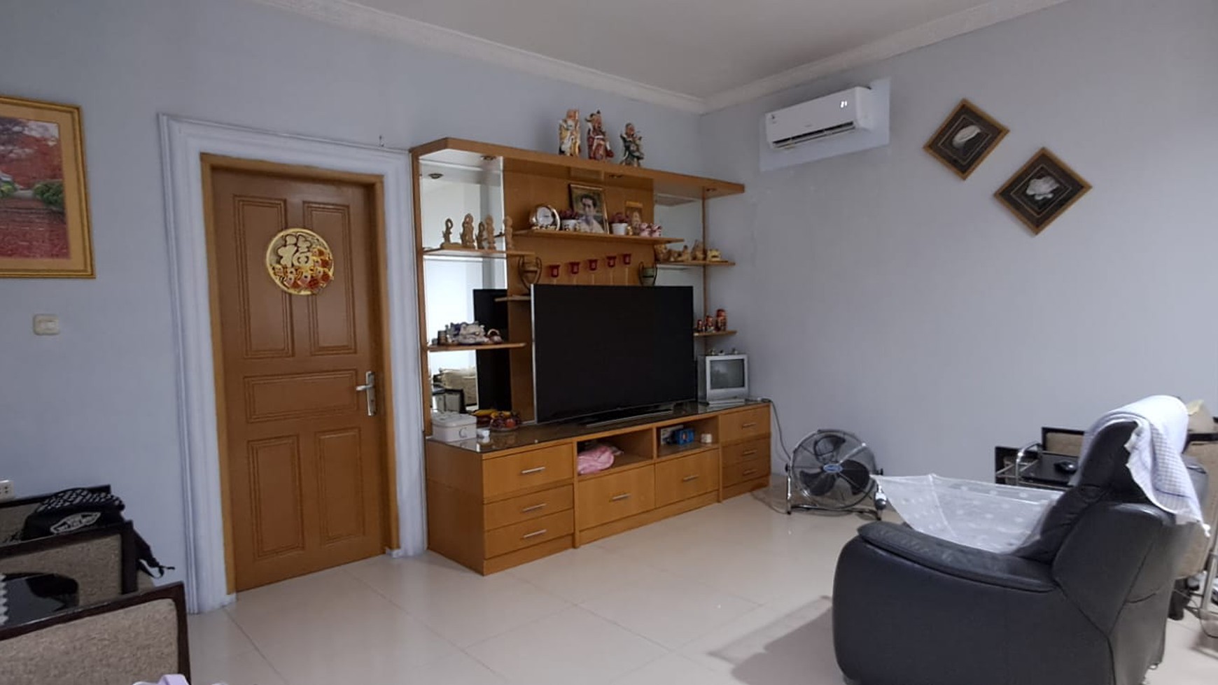 Dijual rumah full furnished di muara karang