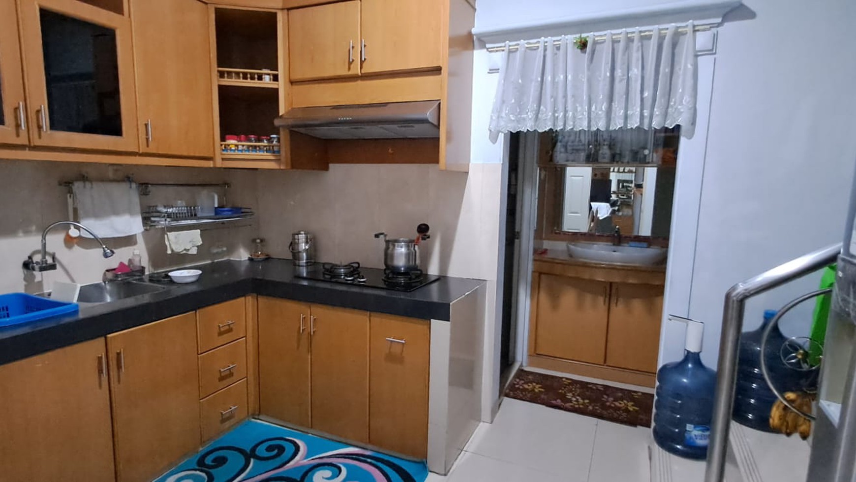 Dijual rumah full furnished di muara karang