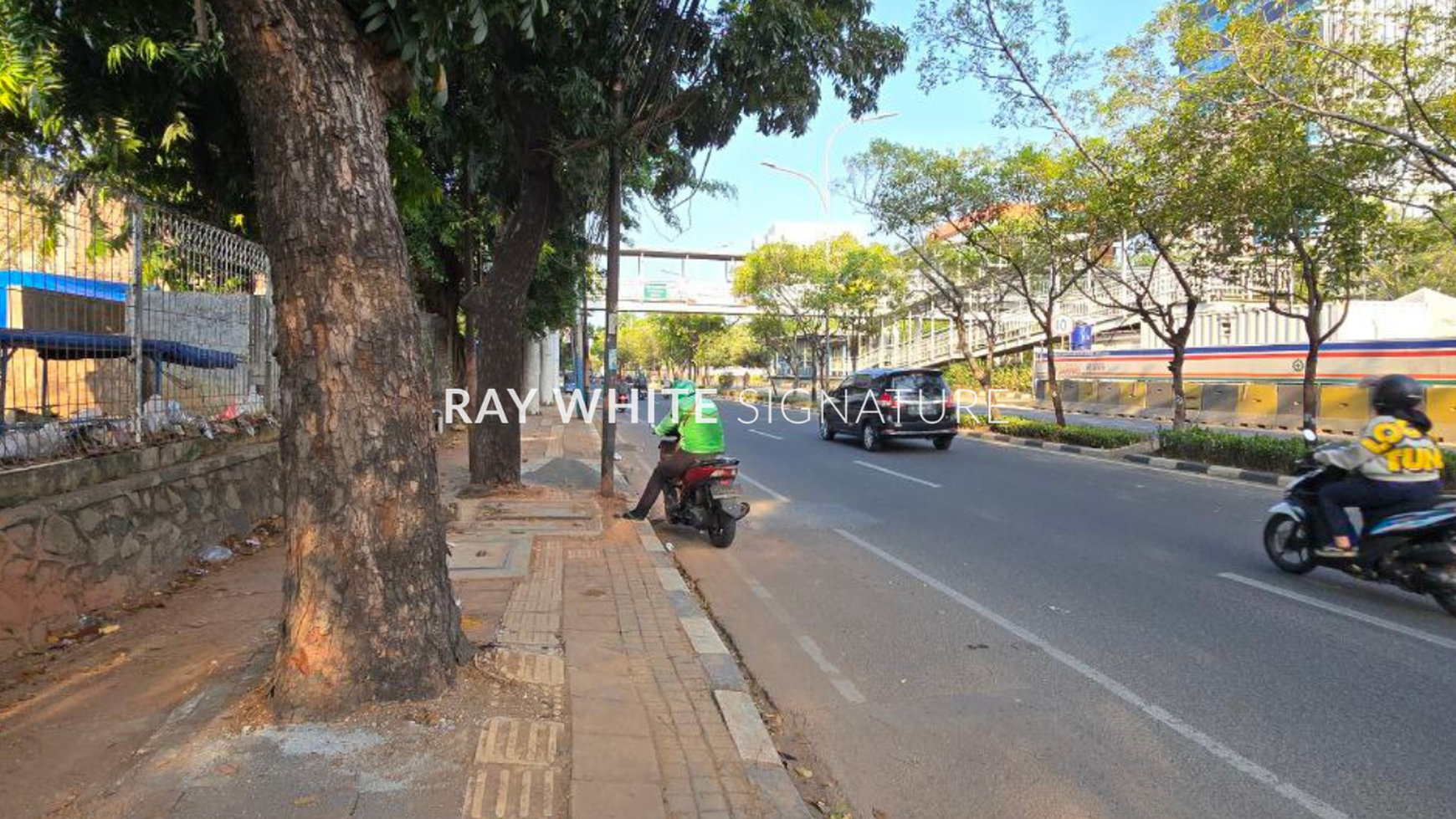 Dijual Tanah Zona Komersil Bisa Bangun Gedung di Jl. Pramuka Raya