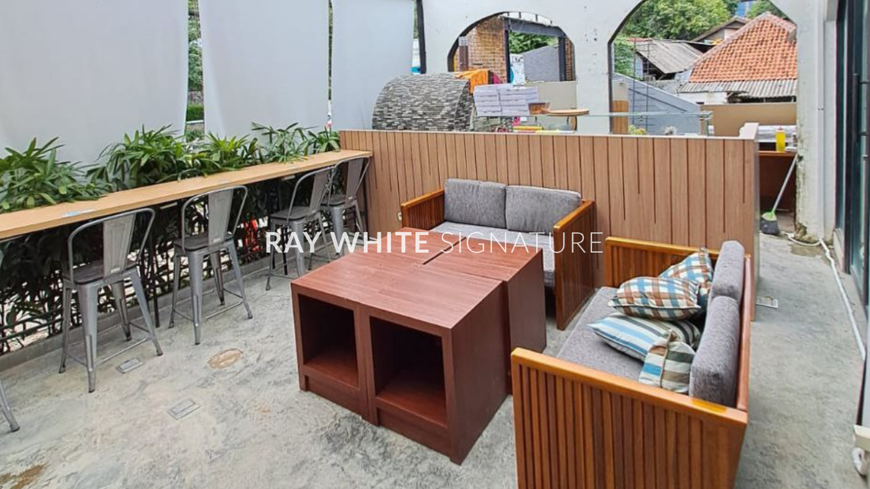 Dijual caf&#xe9; dan resto di Nipah Raya Kebayoran baru