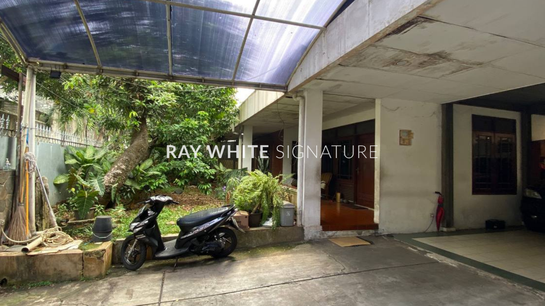 Dijual Rumah Lama Harga Bagus di Area Elit Senayan