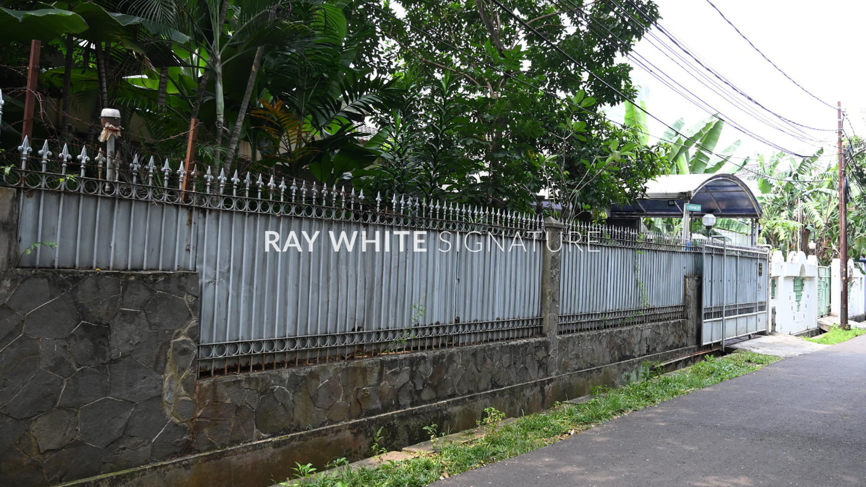 Dijual Rumah Lama Harga Bagus di Area Elit Senayan