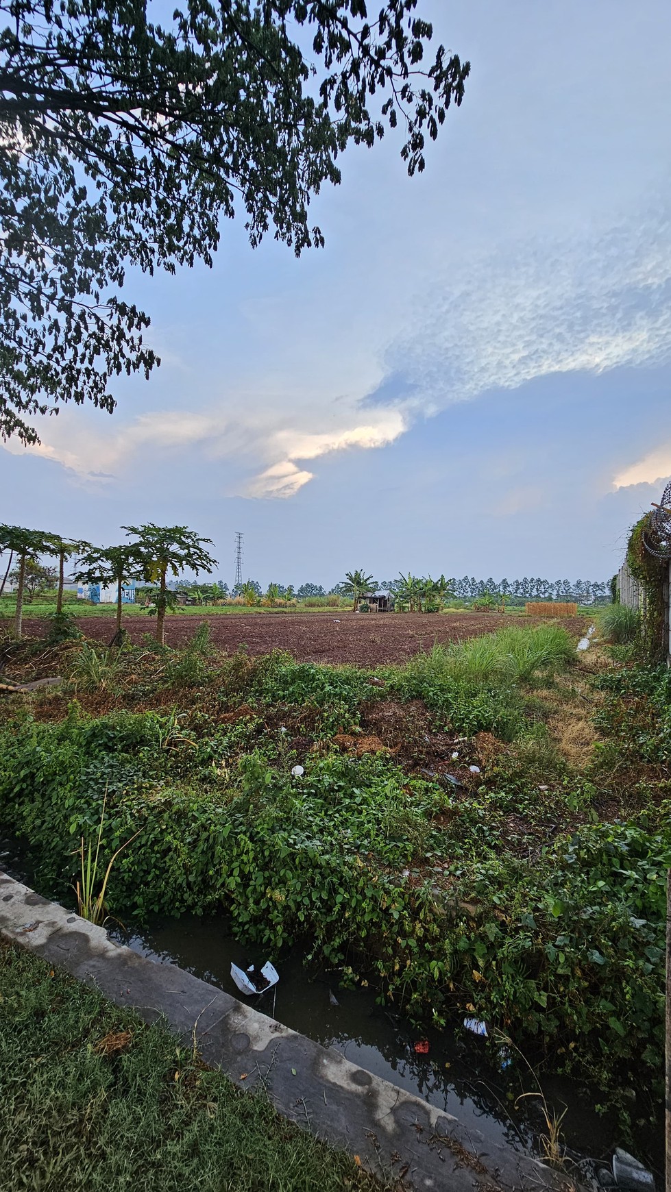 Dijual Kavling Commercial lokasi istimewa di Kota Harapan Indah, Bekasi