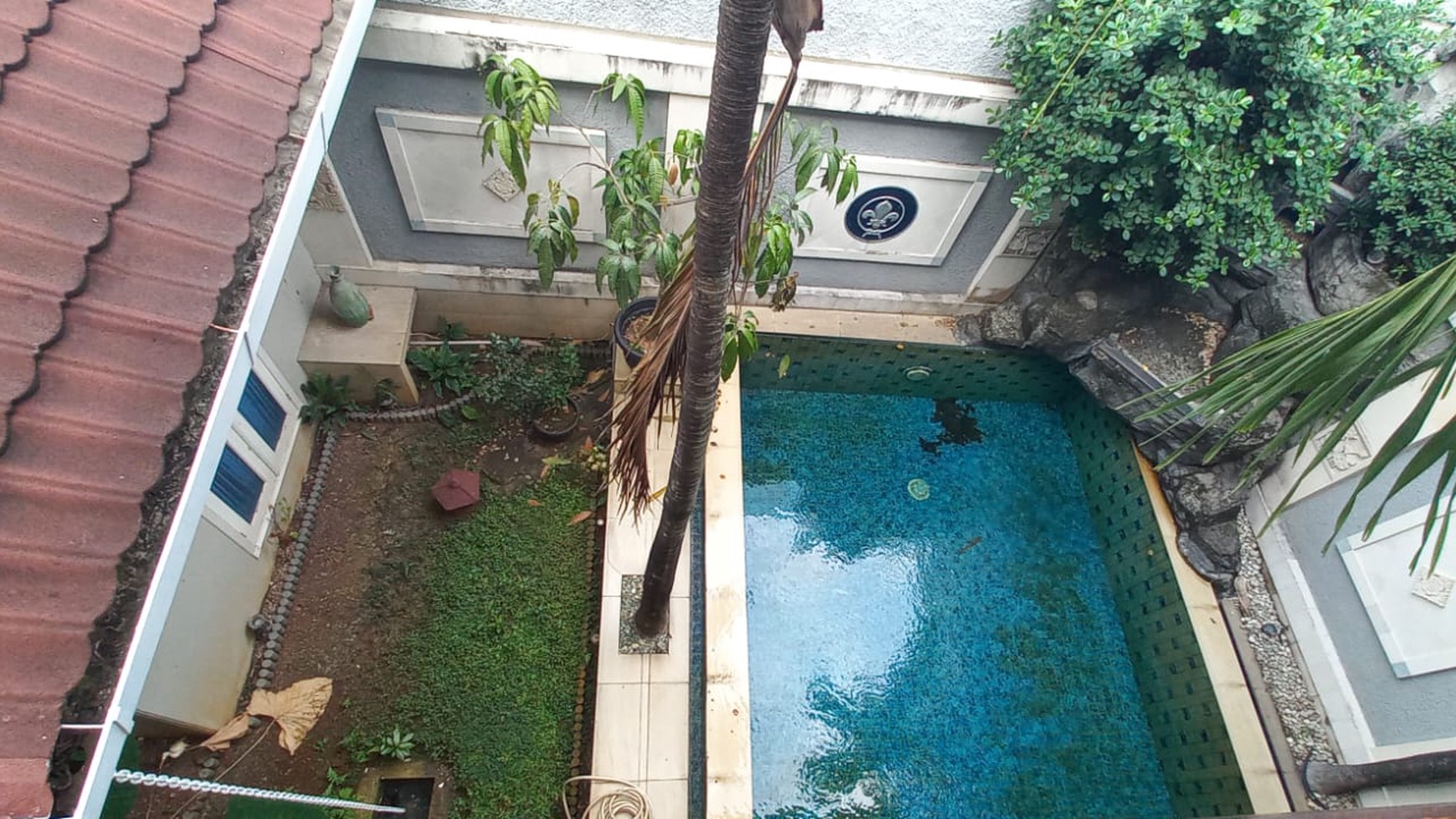 Rumah Mewah dan Asri - siap huni - swimming pool 