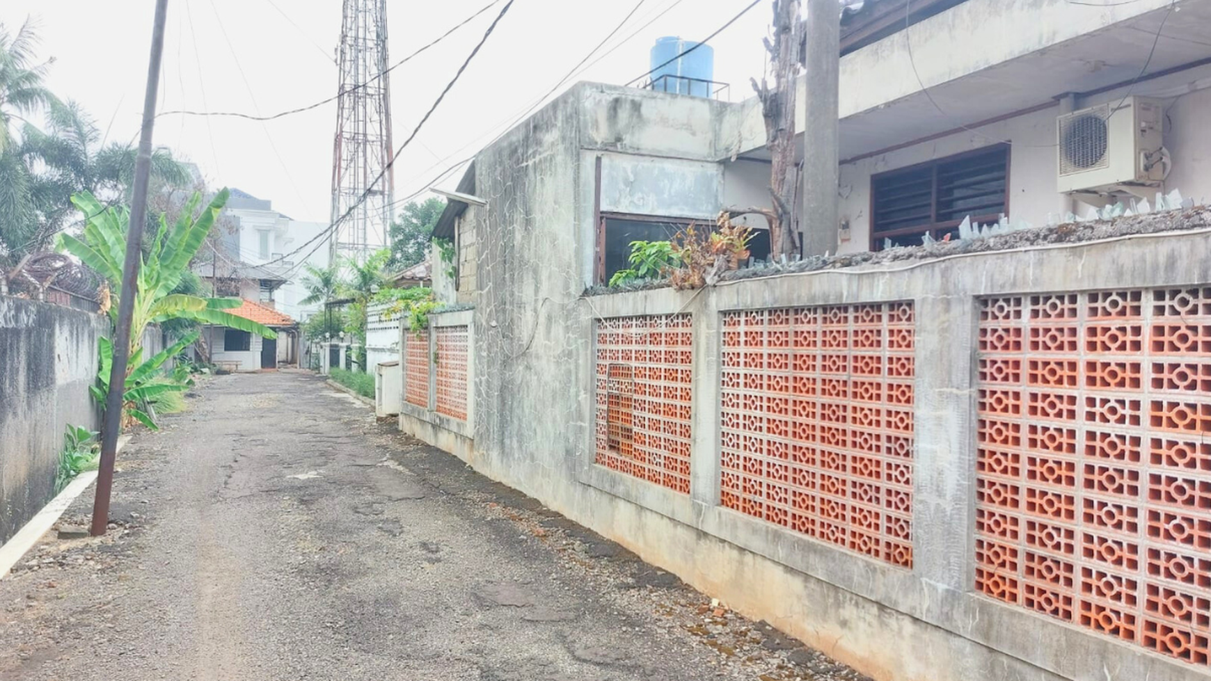 Rumah Tua Jual Tanah Cocok untuk di Bangun Town house atau Cluster di Lebak Bulus, Jakarta Selatan