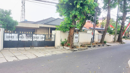 Rumah Tua Jual Tanah Cocok untuk di Bangun Town house atau Cluster di Lebak Bulus, Jakarta Selatan