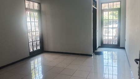 Rumah Siap Huni, Lokasi Strategis, Tenang dan sejuk.