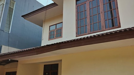 Rumah Dalam Kompleks Tenang Area Mega Kuningan