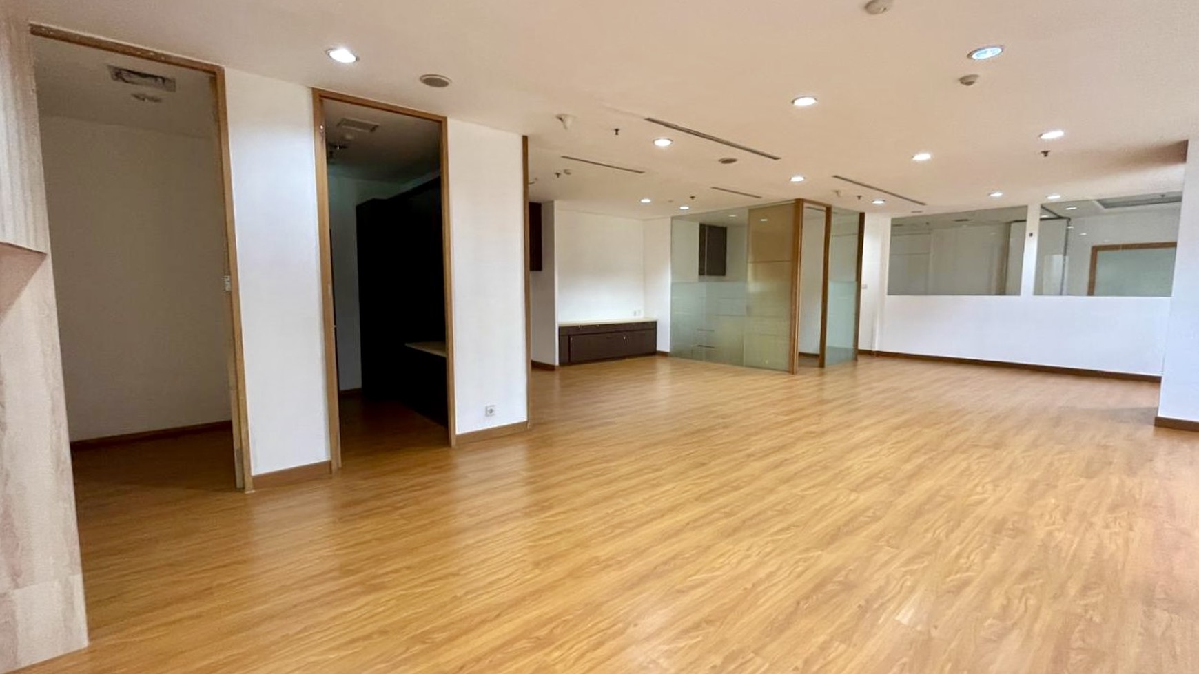 For Rent Office Space at Menara Sudirman, South Jakarta