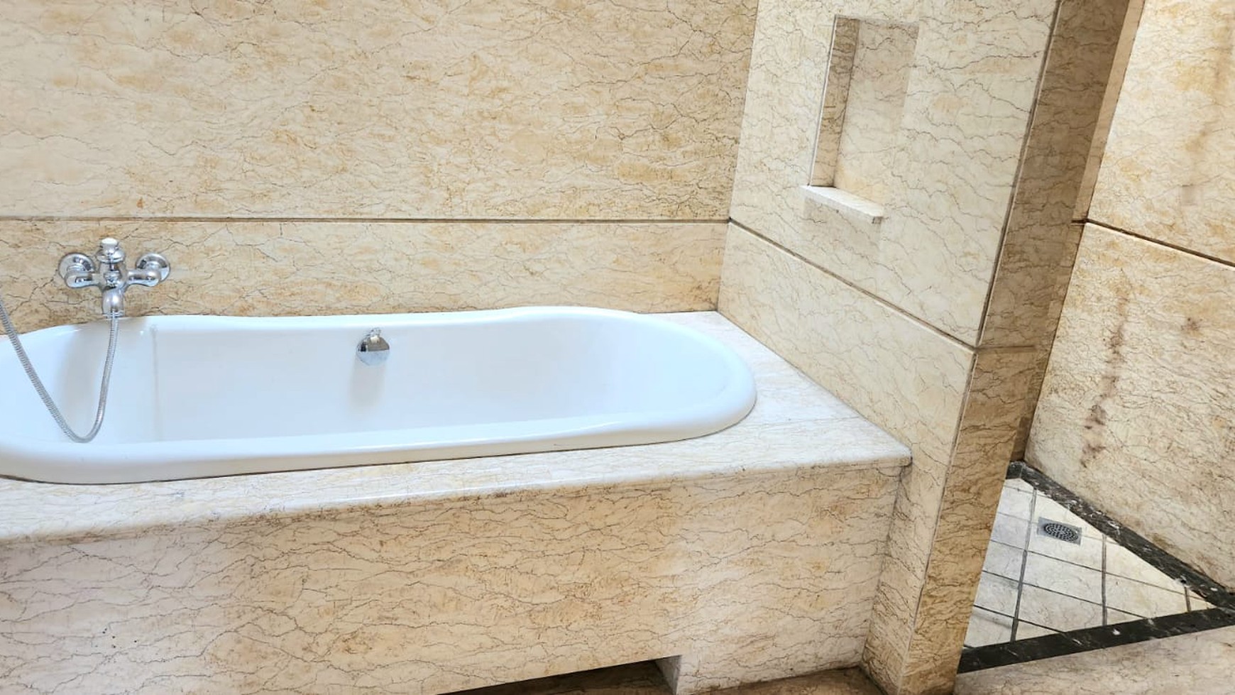 Rumah Hitung Tanah Area Cipete