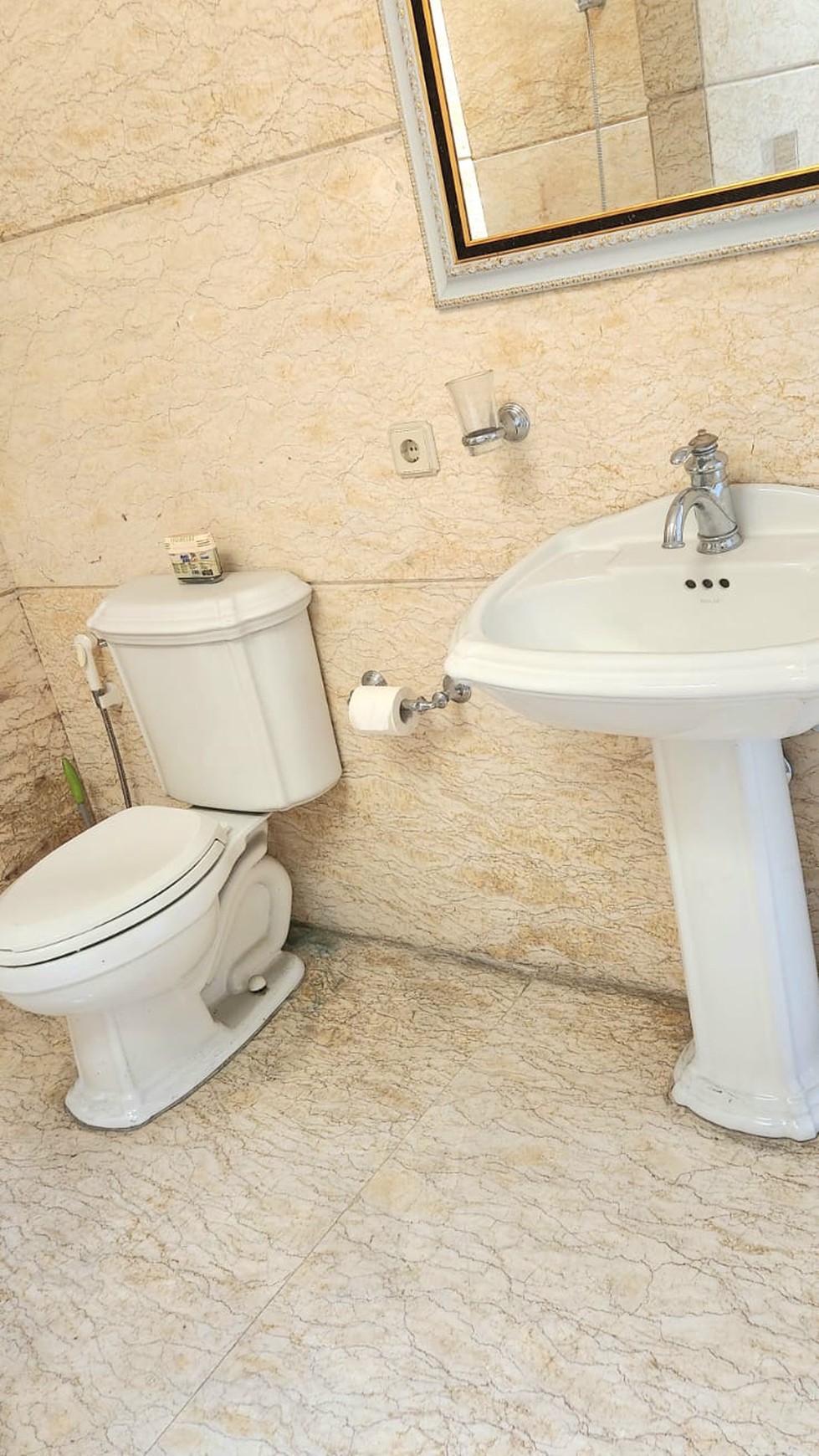 Rumah Hitung Tanah Area Cipete